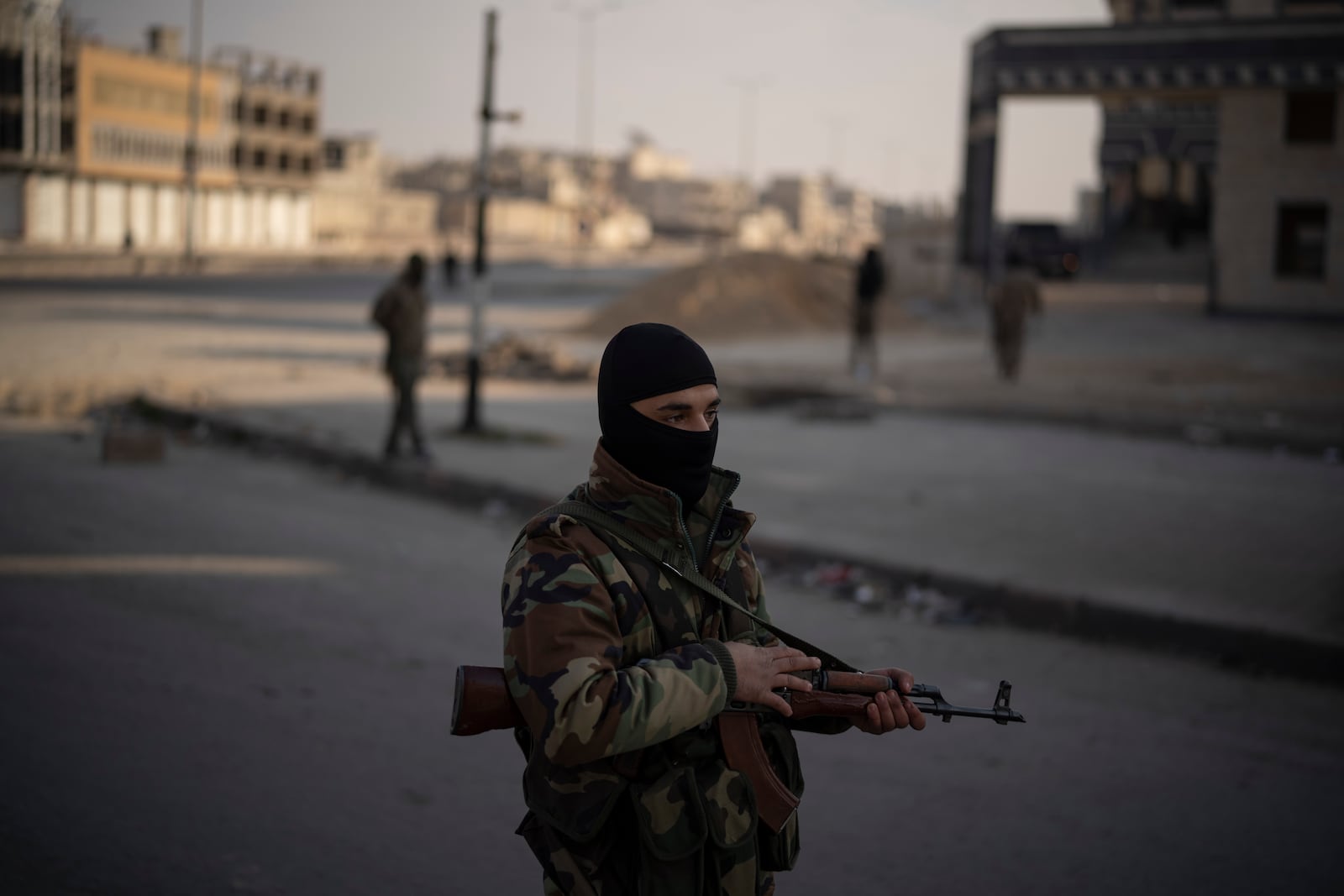 A member of the security forces of the newly formed Syrian government stands on guard at a security checkpoint, in Homs, Syria, Thursday, Dec. 26, 2024. (AP Photo/Leo Correa)