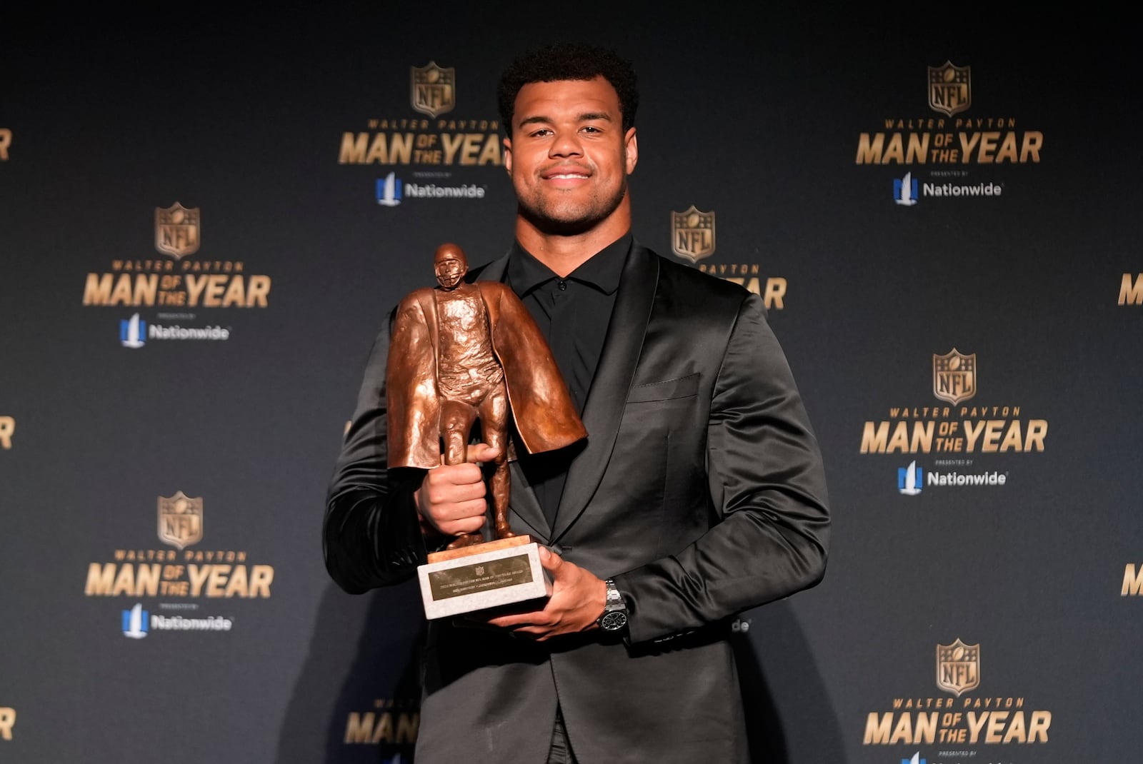 Jacksonville Jaguars defensive lineman Arik Armstead poses with his Walter Payton Man of the Year award at the NFL Honors award show ahead of the Super Bowl 59 football game, Thursday, Feb. 6, 2025, in New Orleans. (AP Photo/Gerald Herbert)