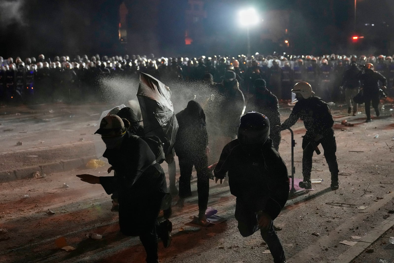 Protesters clash with riot police during a protest against the arrest of Istanbul's Mayor Ekrem Imamoglu, in Istanbul, Turkey, Saturday, March 22, 2025. (AP Photo/Khalil Hamra)