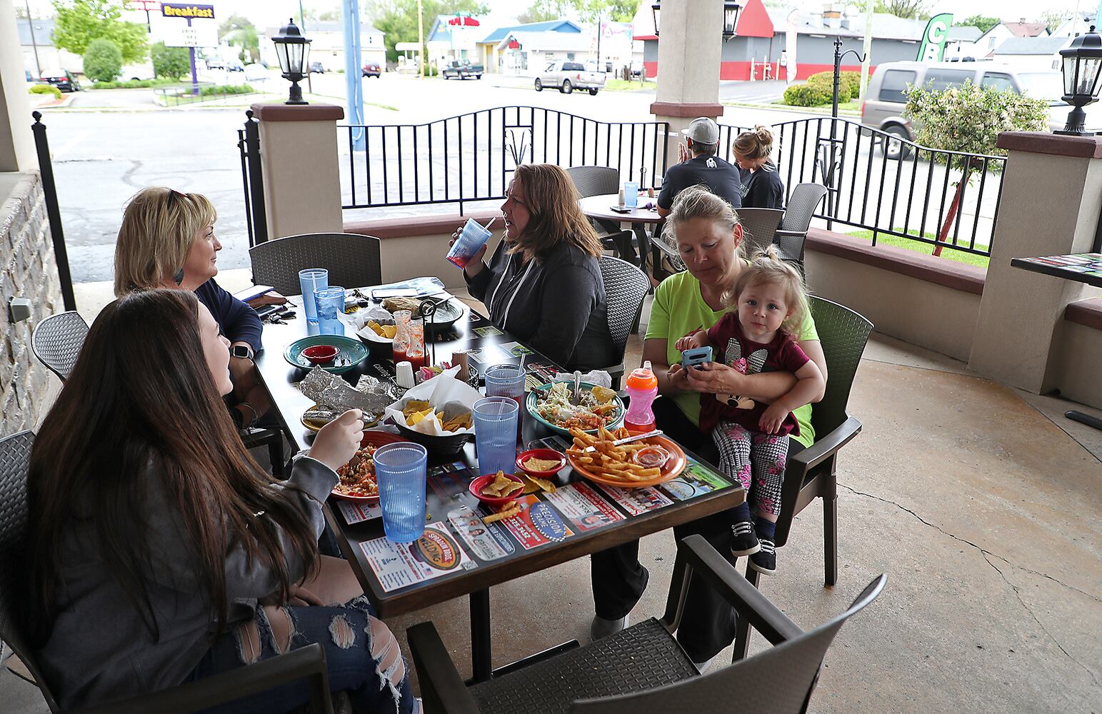 PHOTOS: Salons, Barbers and Outdoor Dinning Return