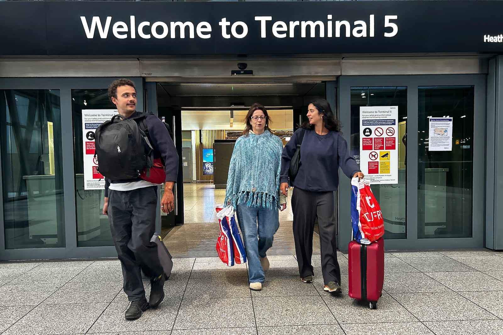 Travellers arrives at Terminal 5 as Heathrow Airport slowly resumes flights after a fire cut power to Europe's busiest airport in London, Saturday, March 22, 2025.(AP Photo/Kirsty Wigglesworth)