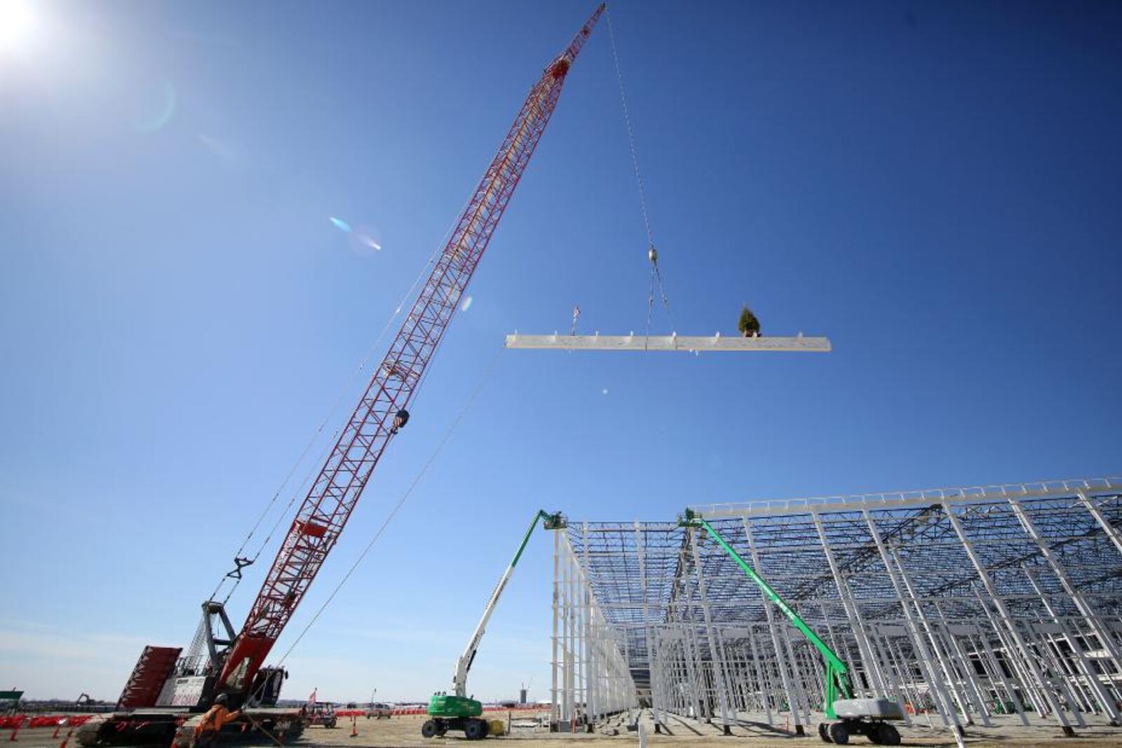 On Feb. 29, LG Energy Solution and Honda placed the final structural steel beam at the joint venture’s EV battery production facility being built near Jeffersonville. Honda photo