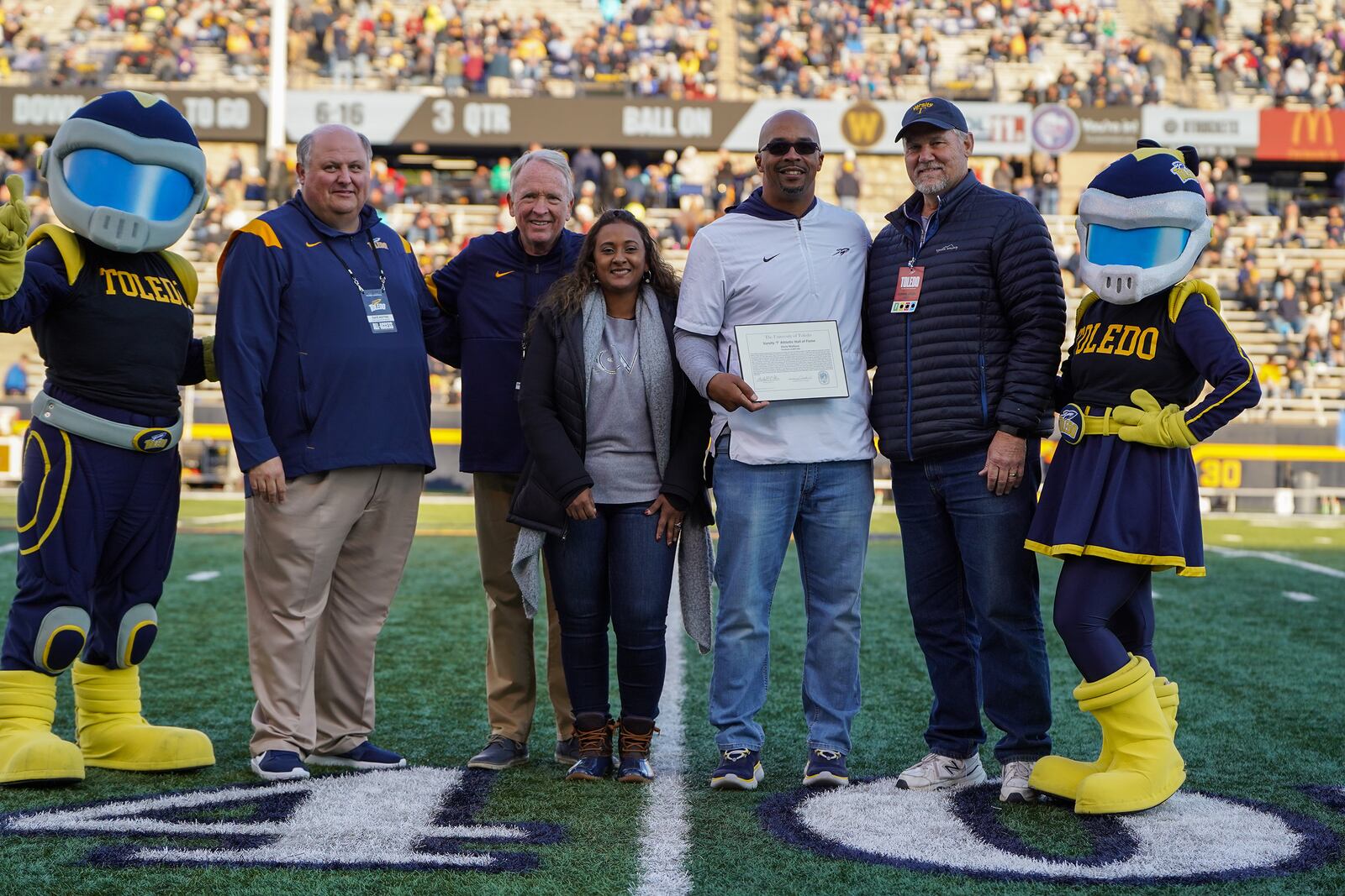 Chris Wallace, third from right, is inducted into the Toledo Hall of Fame on Saturday, Oct. 23, 2021. Pictured with Wallace are: Rocky; Deputy Athletic Director Dave Nottke; Toledo President Gregory Postel; Julia Wallace; Varsity T President Brent Reed; and Rocksy. Photo courtesy of University of Toledo