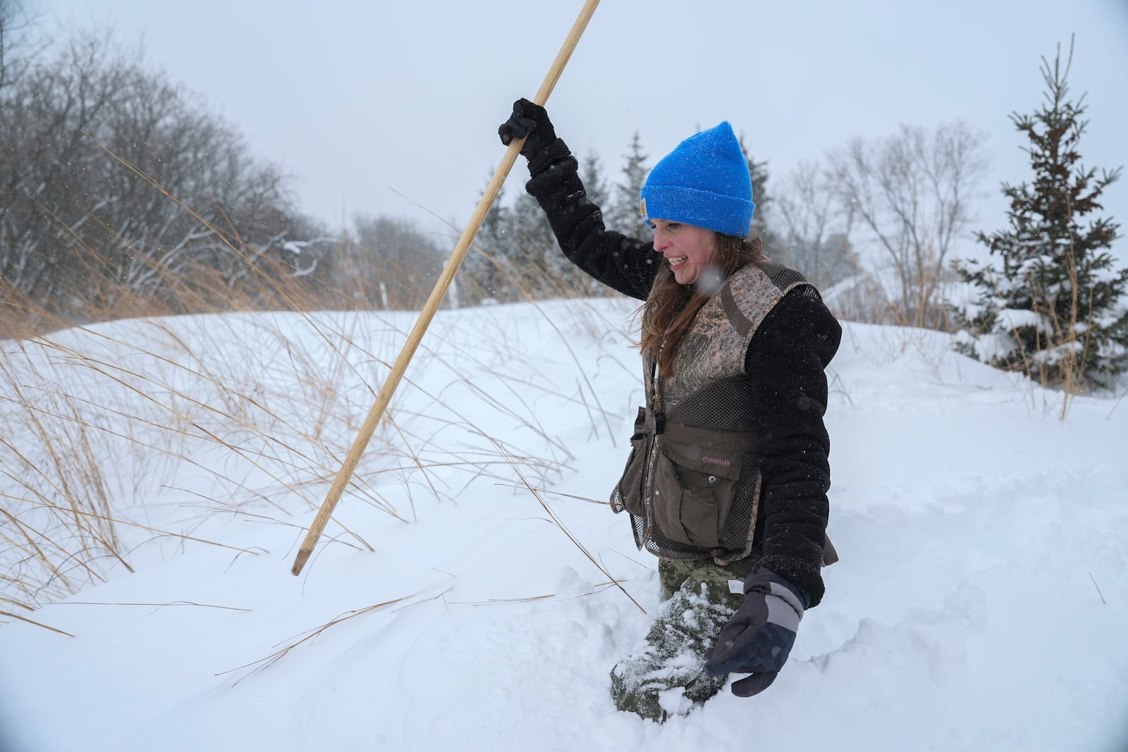 Stephanie Stevens walks through deep snow while hunting for small game Sunday, Feb. 16, 2025, in Green Bay, Wis. (AP Photo/Joshua A. Bickel)