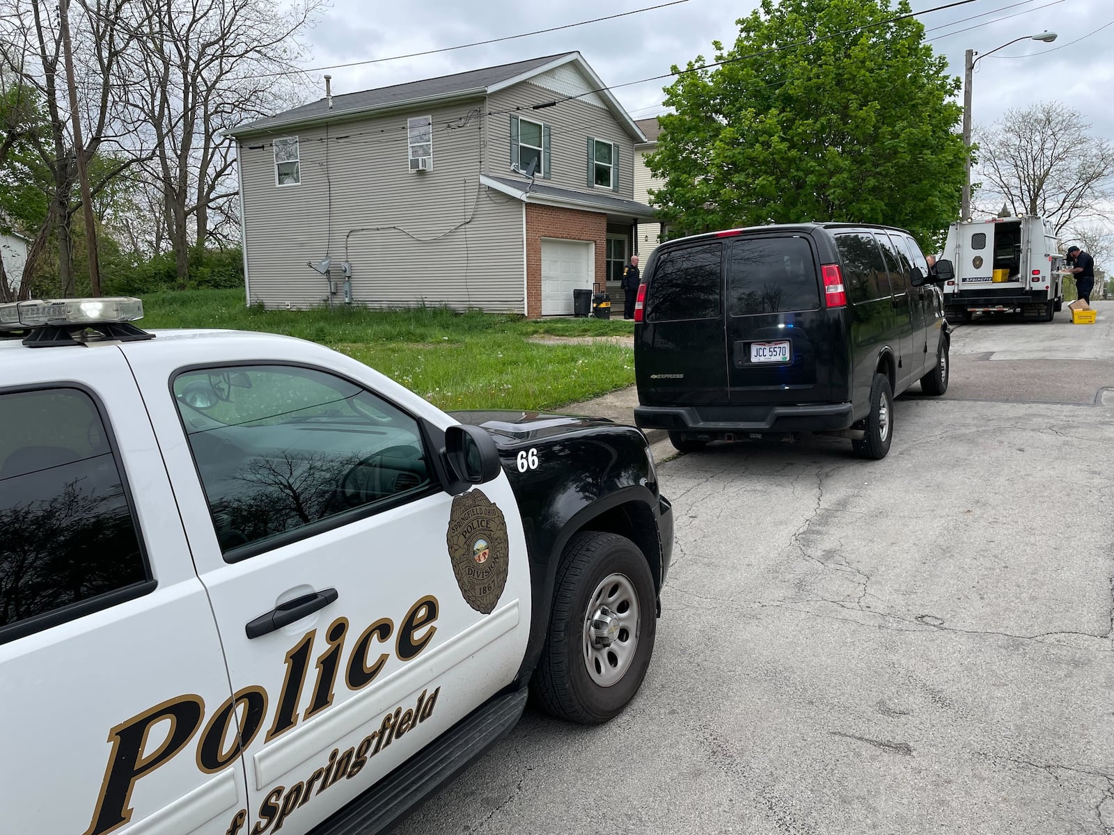 Springfield police raided a house Thursday, May 5, 2022, in the 400 block of Vine Street. BILL LACKEY/STAFF