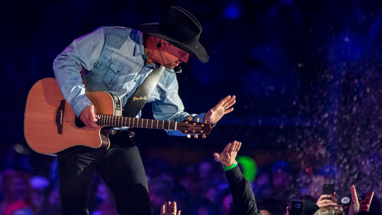 Garth Brooks has announced dates for his 2019 stadium tour.