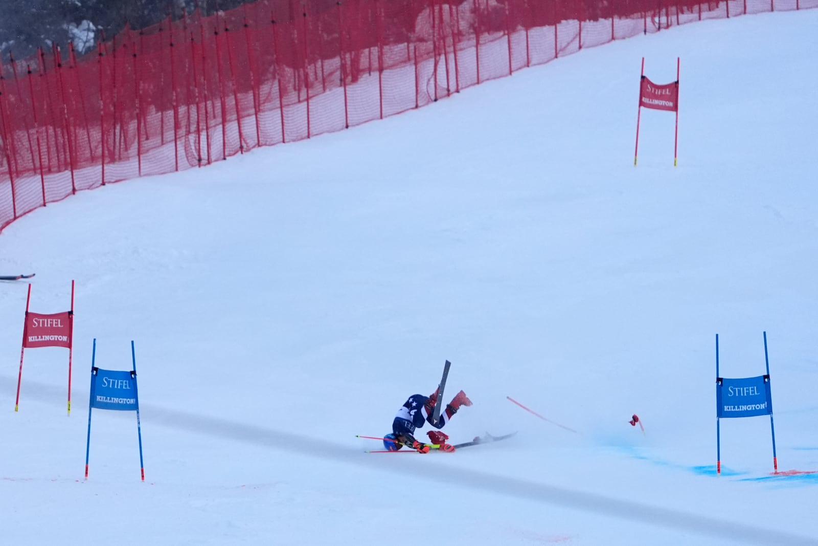 Mikaela Shiffrin, of the United States, crashes during the second run of a women's World Cup giant slalom skiing race, Saturday, Nov. 30, 2024, in Killington, Vt. (AP Photo/Robert F. Bukaty)