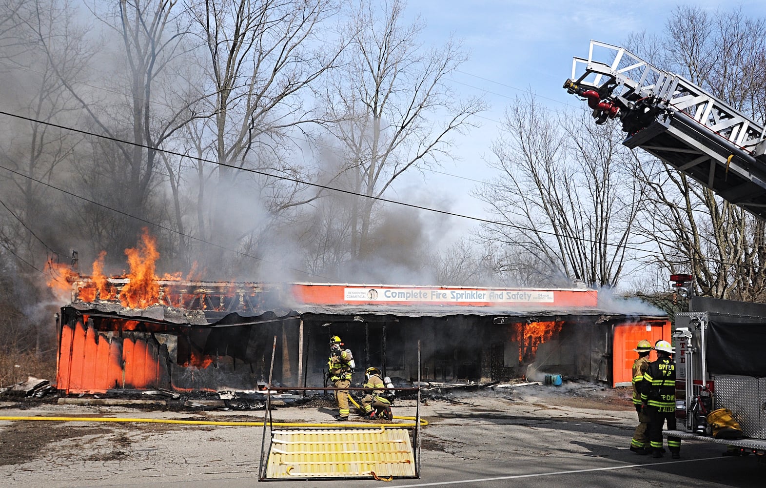 Crews fight fire at abandoned fire sprinkler business