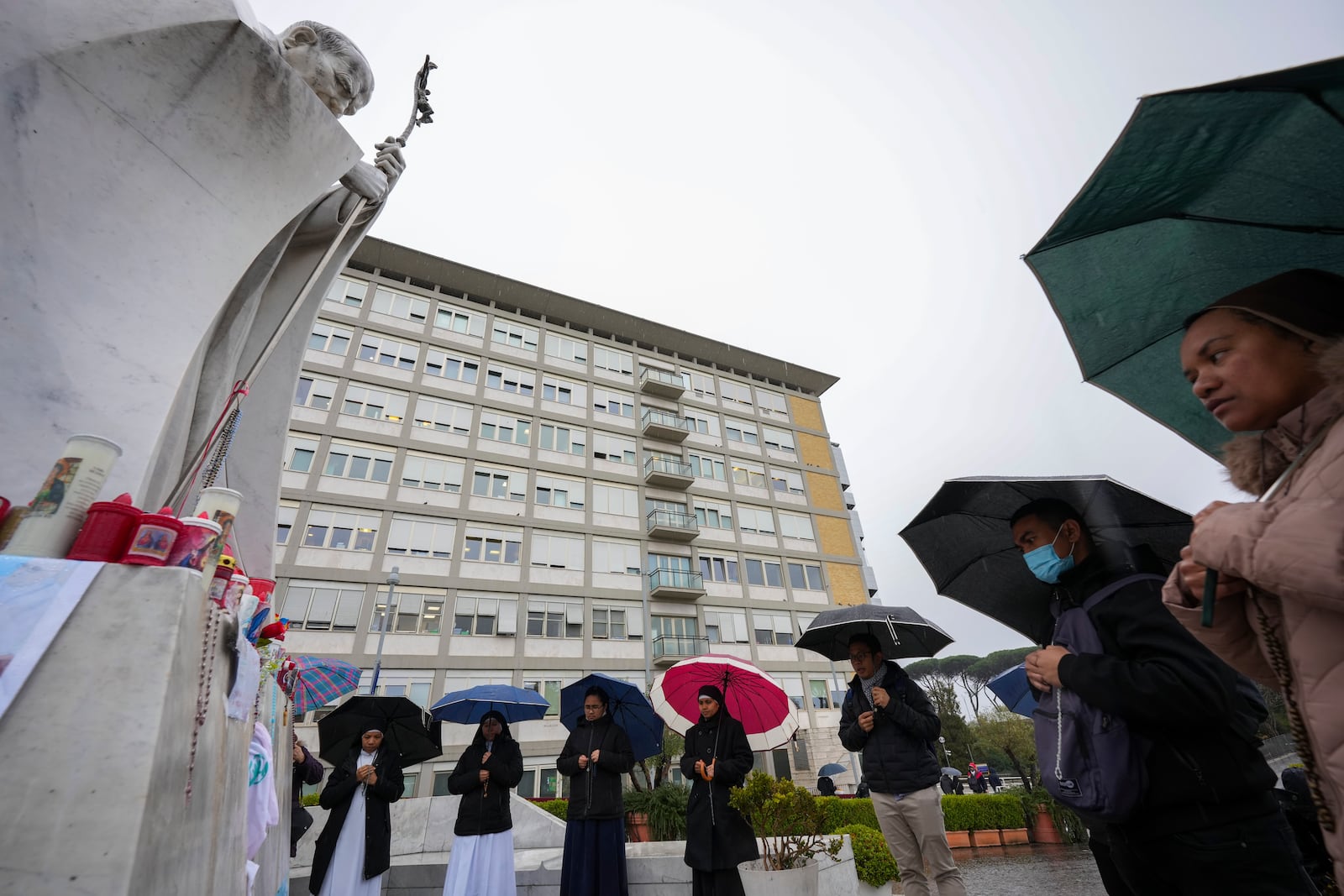 People pray for Pope Francis in front of the Agostino Gemelli Polyclinic, in Rome, Saturday, March 1, 2025, where the Pontiff is hospitalized. (AP Photo/Andrew Medichini)