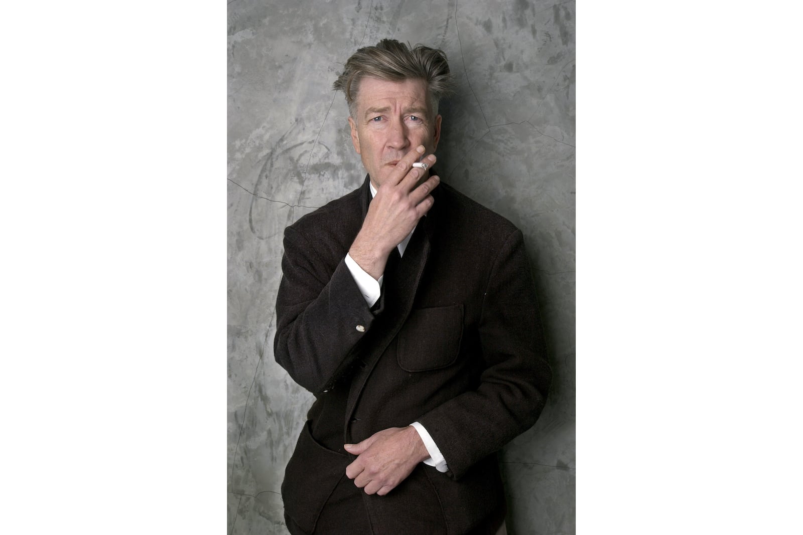 FILE - Filmmaker David Lynch poses at his Los Angeles home March 14, 2002. (AP Photo/Chris Weeks, File)