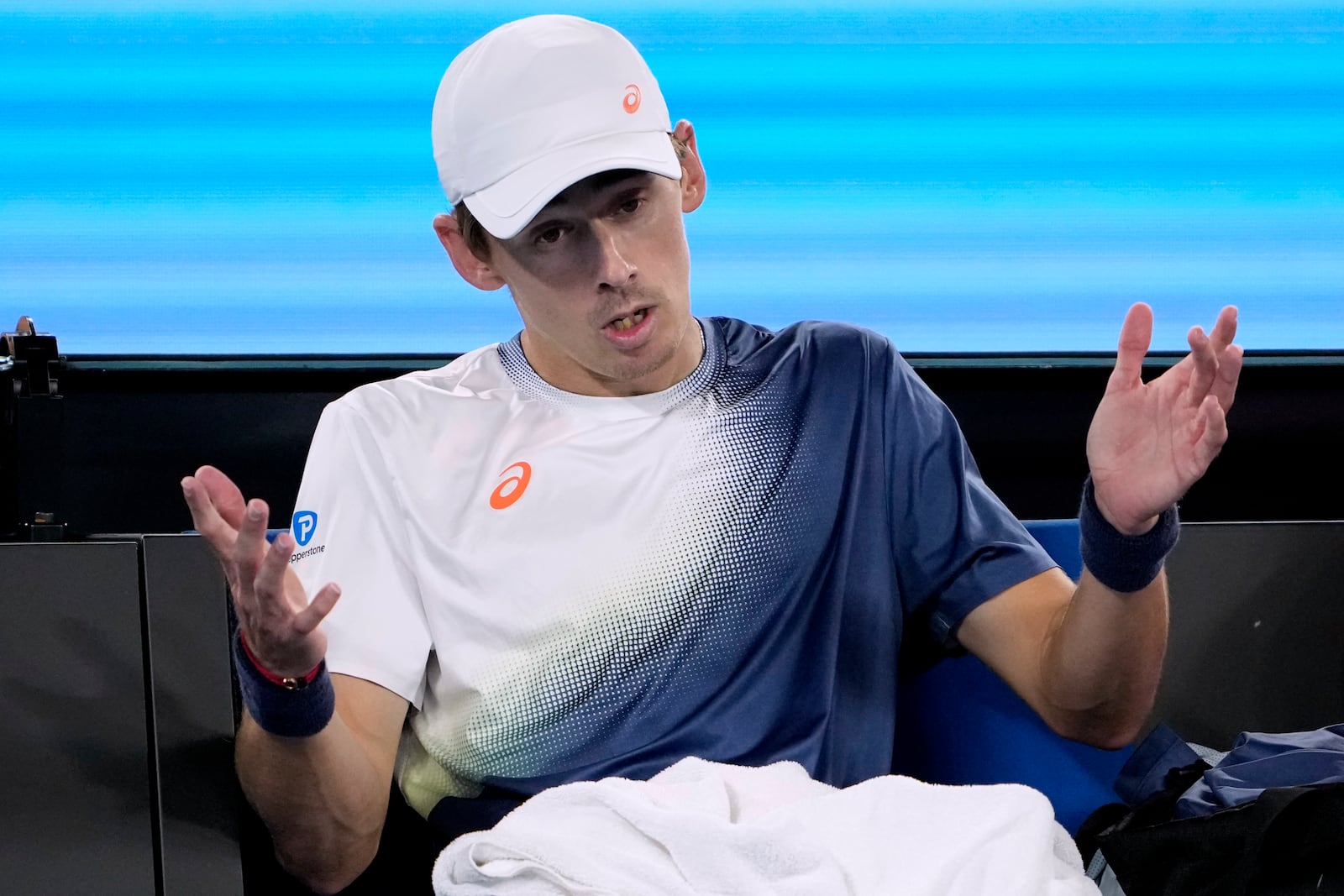 Alex de Minaur of Australia reacts as he sits in his chair during his quarterfinal match against Jannik Sinner of Italy at the Australian Open tennis championship in Melbourne, Australia, Wednesday, Jan. 22, 2025. (AP Photo/Ng Han Guan)