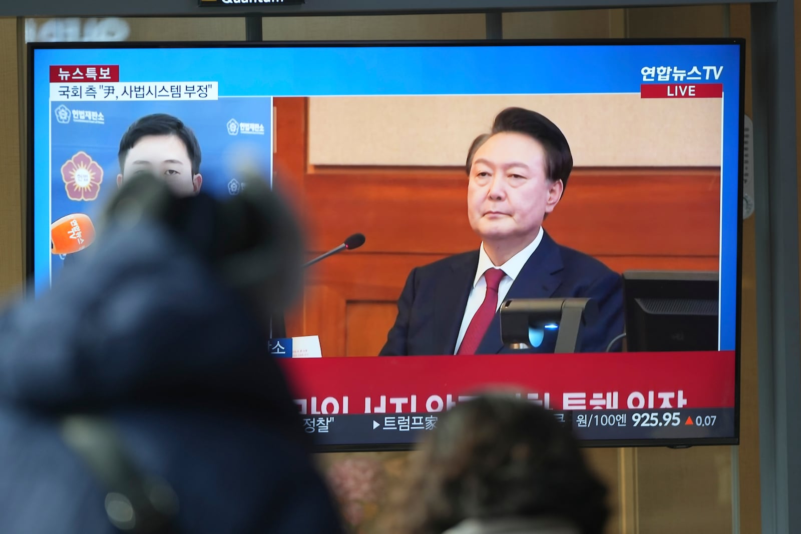 A TV screen shows footage of impeached South Korean President Yoon Suk Yeol during a news program at the Seoul Railway Station in Seoul, South Korea, Tuesday, Jan. 21, 2025. (AP Photo/Lee Jin-man)