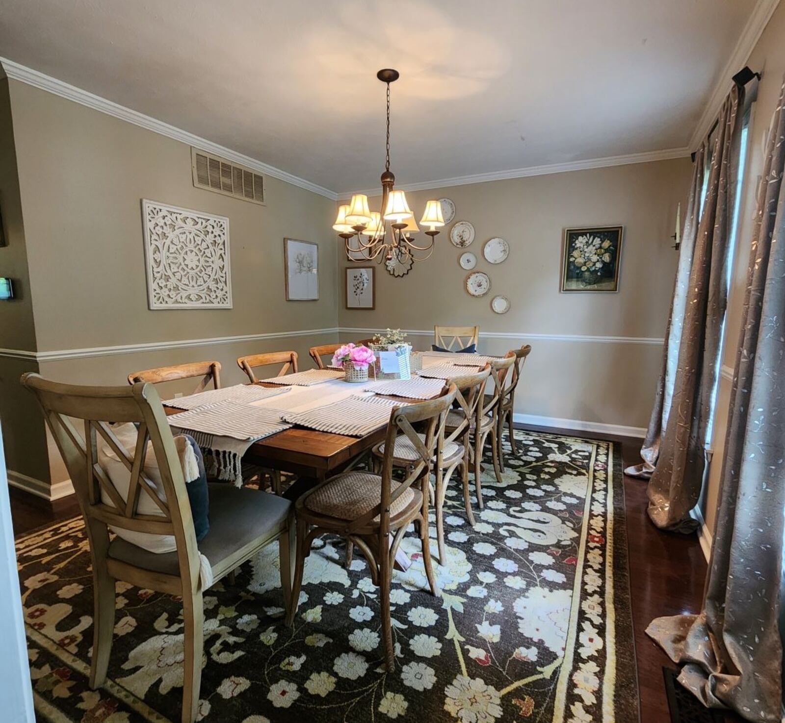 The dining room is Colleen Wellbaum’s favorite room in her home. CONTRIBUTED 