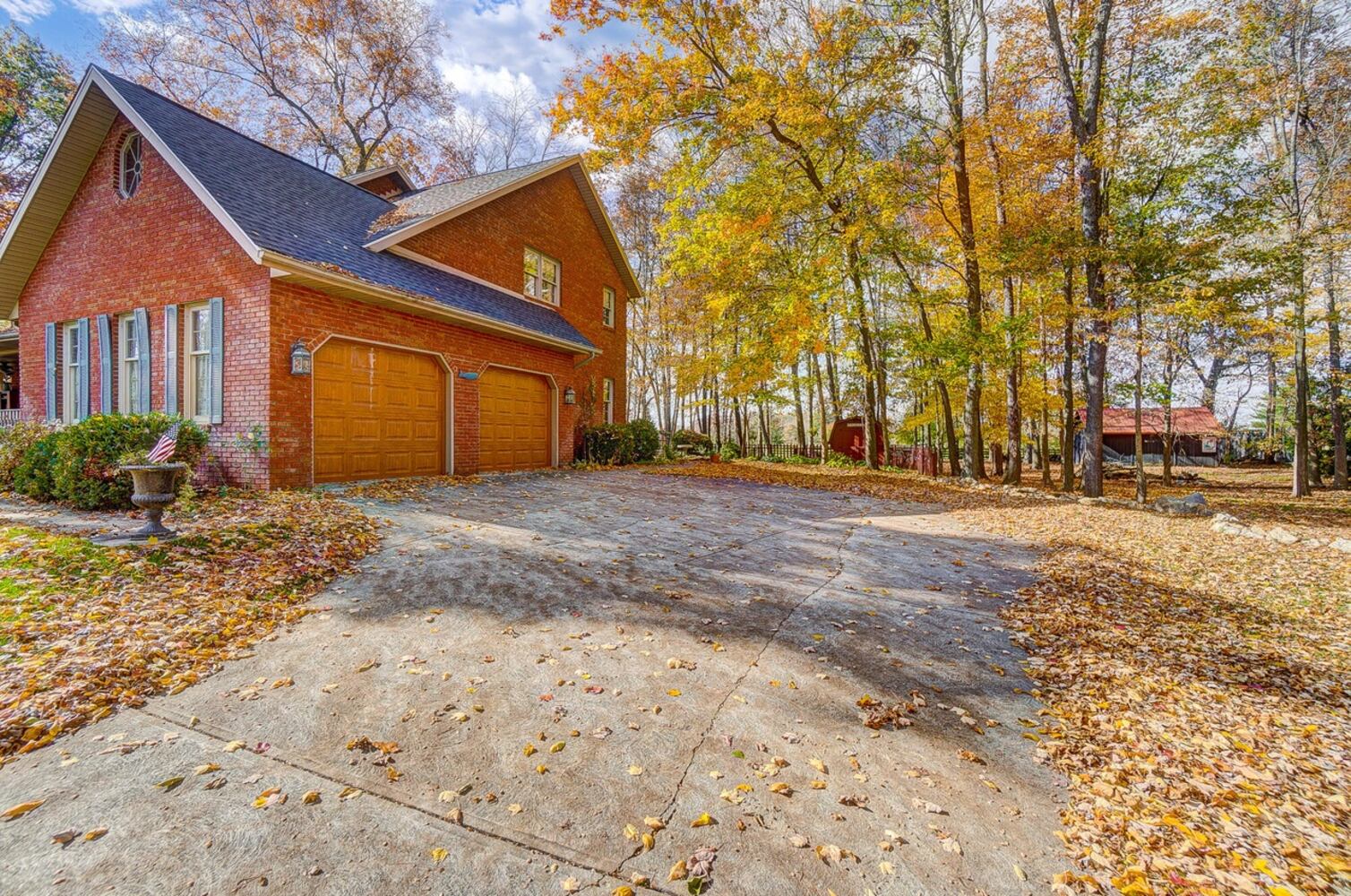 PHOTOS: Springfield-area home on 2.5 acres near golf course listed