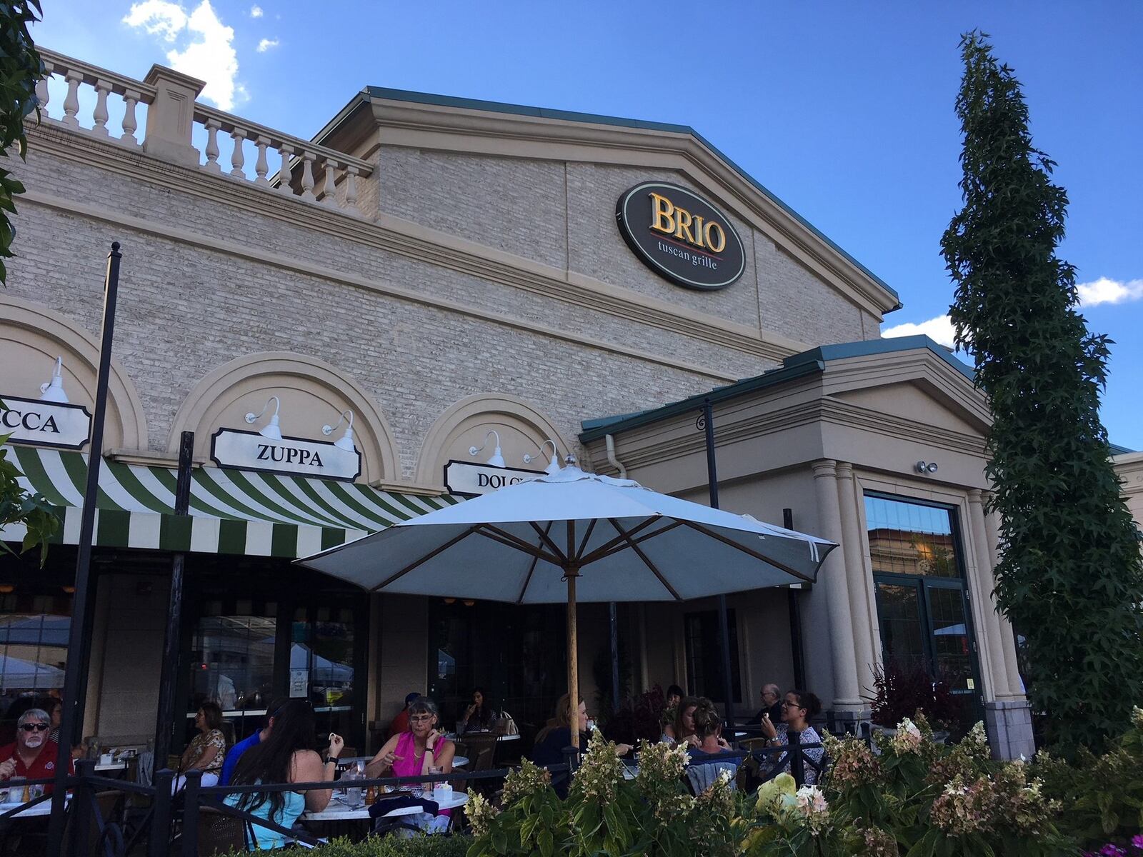 The patio at Brio was packed on a recent Sunday with diners enjoying the weather and the food. CONTRIBUTED/ALEXIS LARSEN