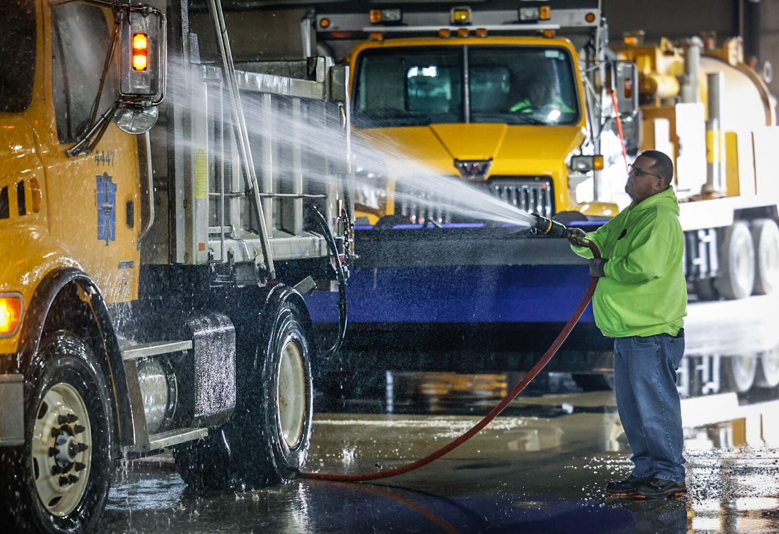 Montgomery County truckdriver, Butch Crabtree, washes his truck in preparation to Tuesday night's snowstorm. JIM NOELKER/STAFF