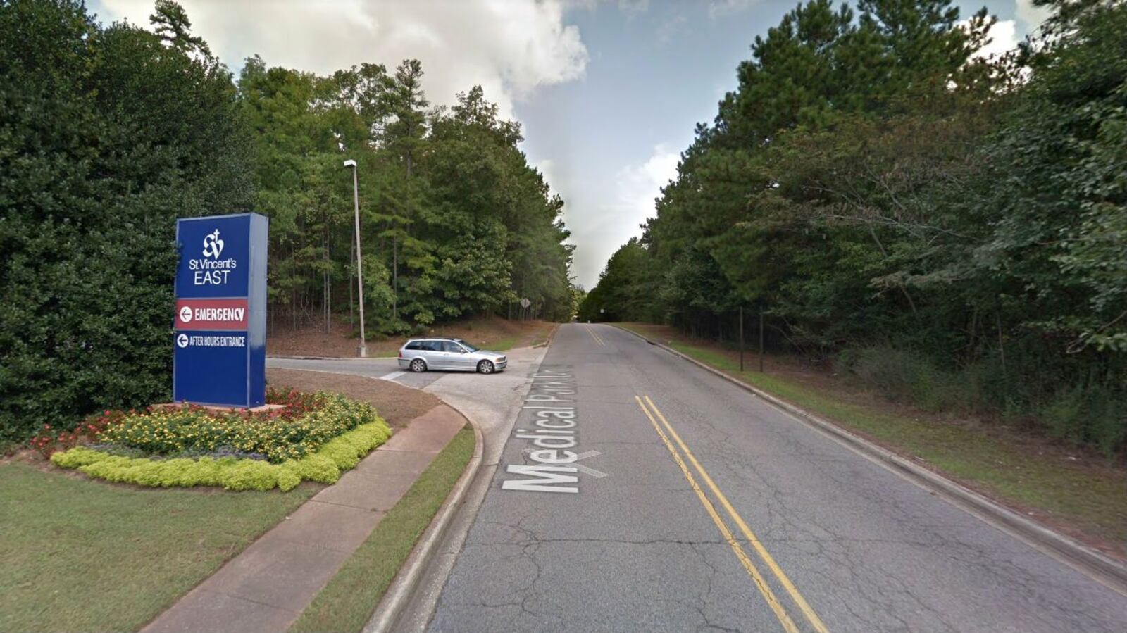 An entrance to St. Vincent’s East Hospital in Birmingham, Ala., is pictured in an October 2018 Street View image. The body of Kellie Ann Hughes, 31, of Birmingham, was found in a wooded area near the hospital early Saturday, Dec. 14, 2019. (Google)