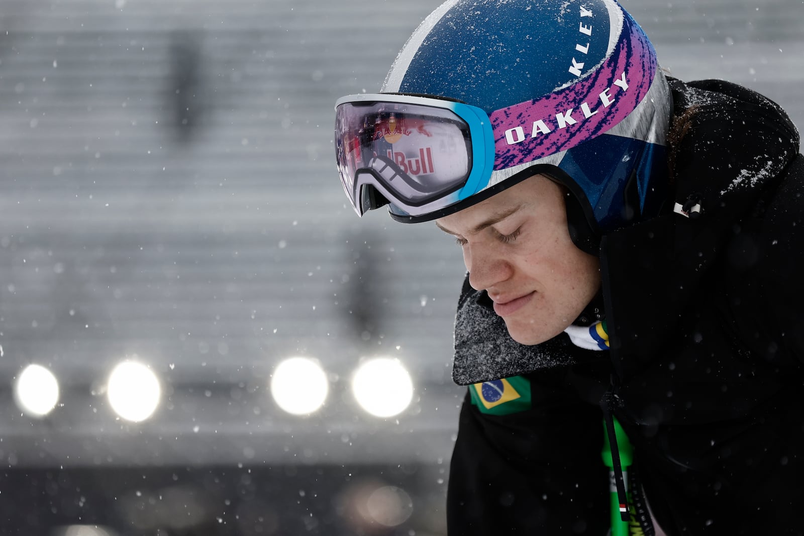 Brazil's Lucas Pinheiro Braathen concentrates ahead of a men's giant slalom, at the Alpine Ski World Championships, in Saalbach-Hinterglemm, Austria, Friday, Feb. 14, 2025. (AP Photo/Gabriele Facciotti)