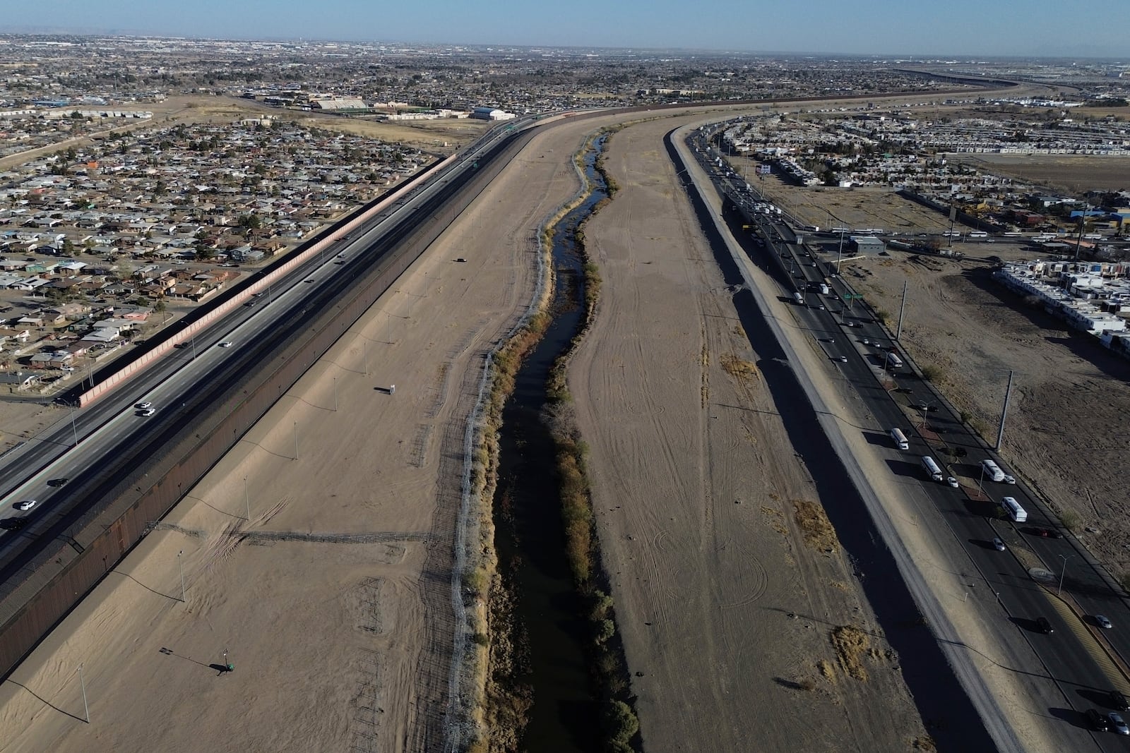 Vehicles traverse highways in El Paso, Texas, left, and Ciudad Juarez, Mexico, right, Monday, Jan. 20, 2025, the day of President Donald Trump's inauguration. (AP Photo/Christian Chavez )