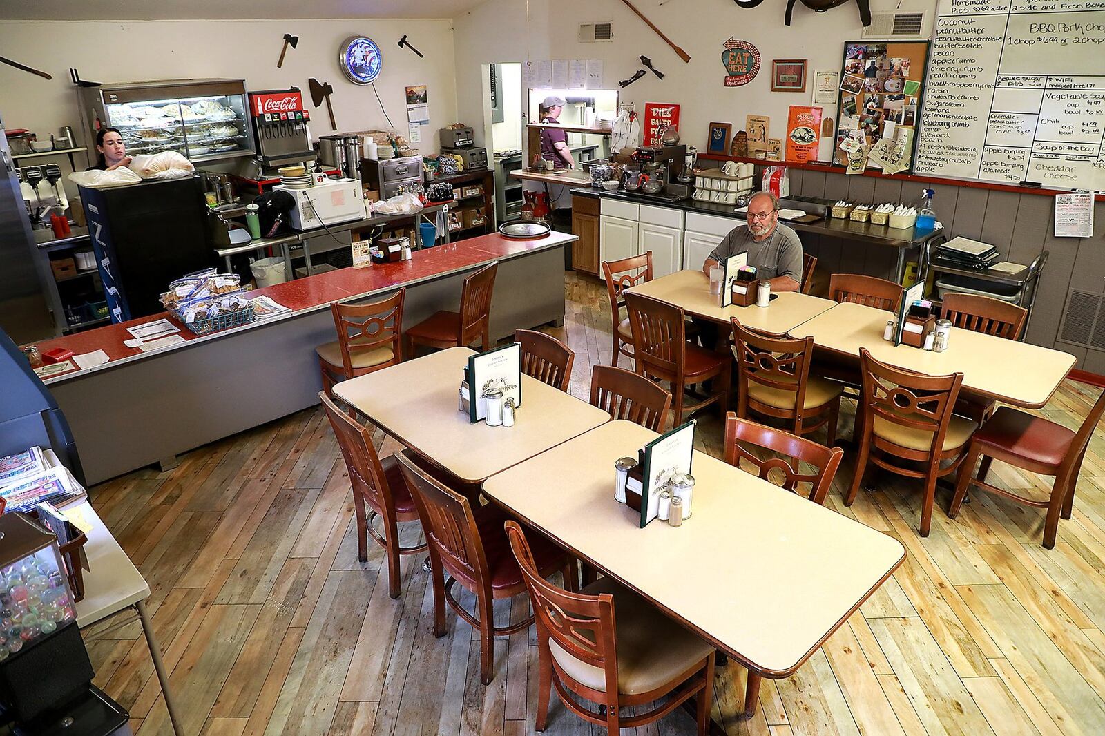 The dining room at Loretta’s Country Kitchen. BILL LACKEY/STAFF