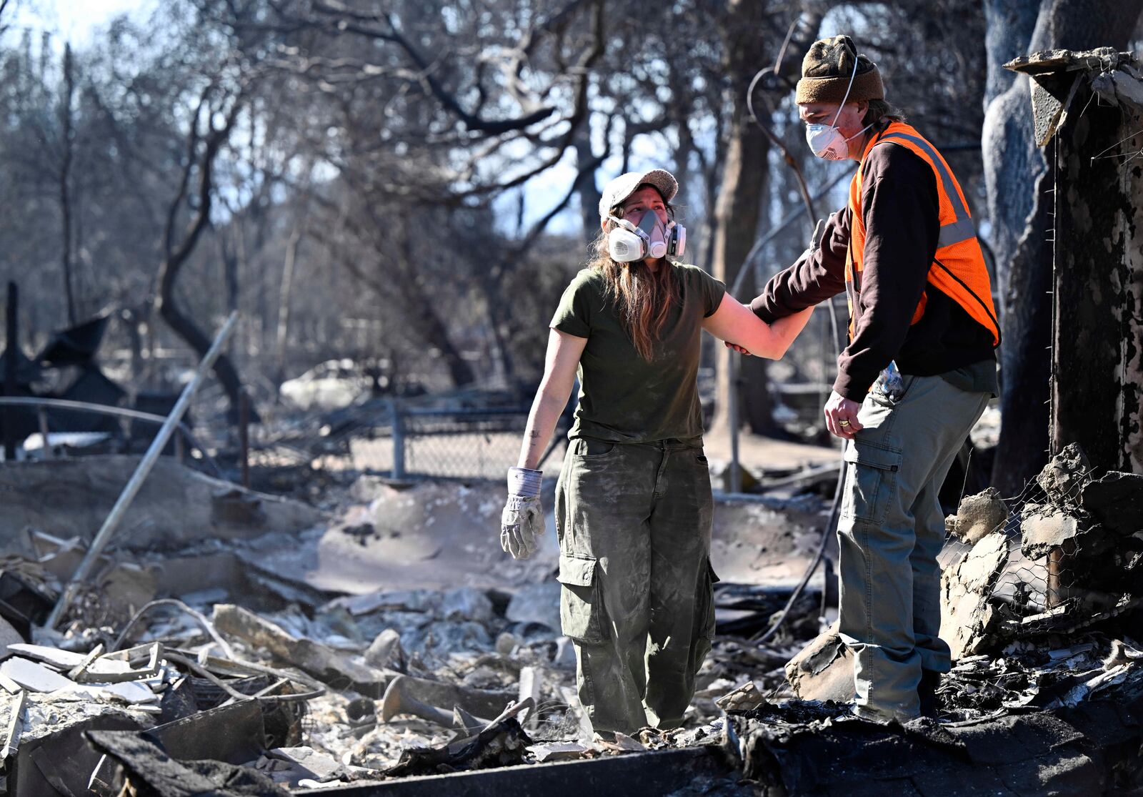 Husband and wife Tommy Keiser and Chelsea Bayouth comfort each other after their home of four years was destroyed along East Harriet St. during the Eaton Fire in Altadena, Calif., on Saturday, Jan. 11, 2025. (Keith Birmingham/The Orange County Register via AP)