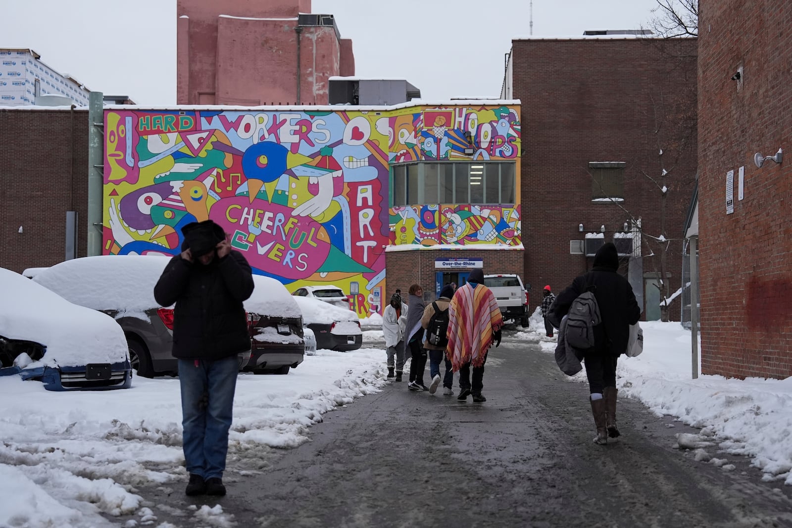 People walk toward a daytime warming shelter, Tuesday, Jan. 7, 2025, in Cincinnati. (AP Photo/Joshua A. Bickel)