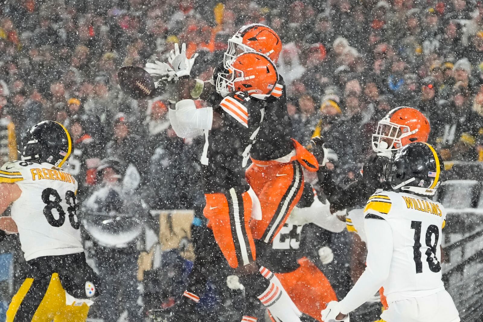 Cleveland Browns cornerback Denzel Ward breaks up a pass to end the game in the second half of an NFL football game against the Pittsburgh Steelers, Thursday, Nov. 21, 2024, in Cleveland. The Browns won 24-19. (AP Photo/Sue Ogrocki)