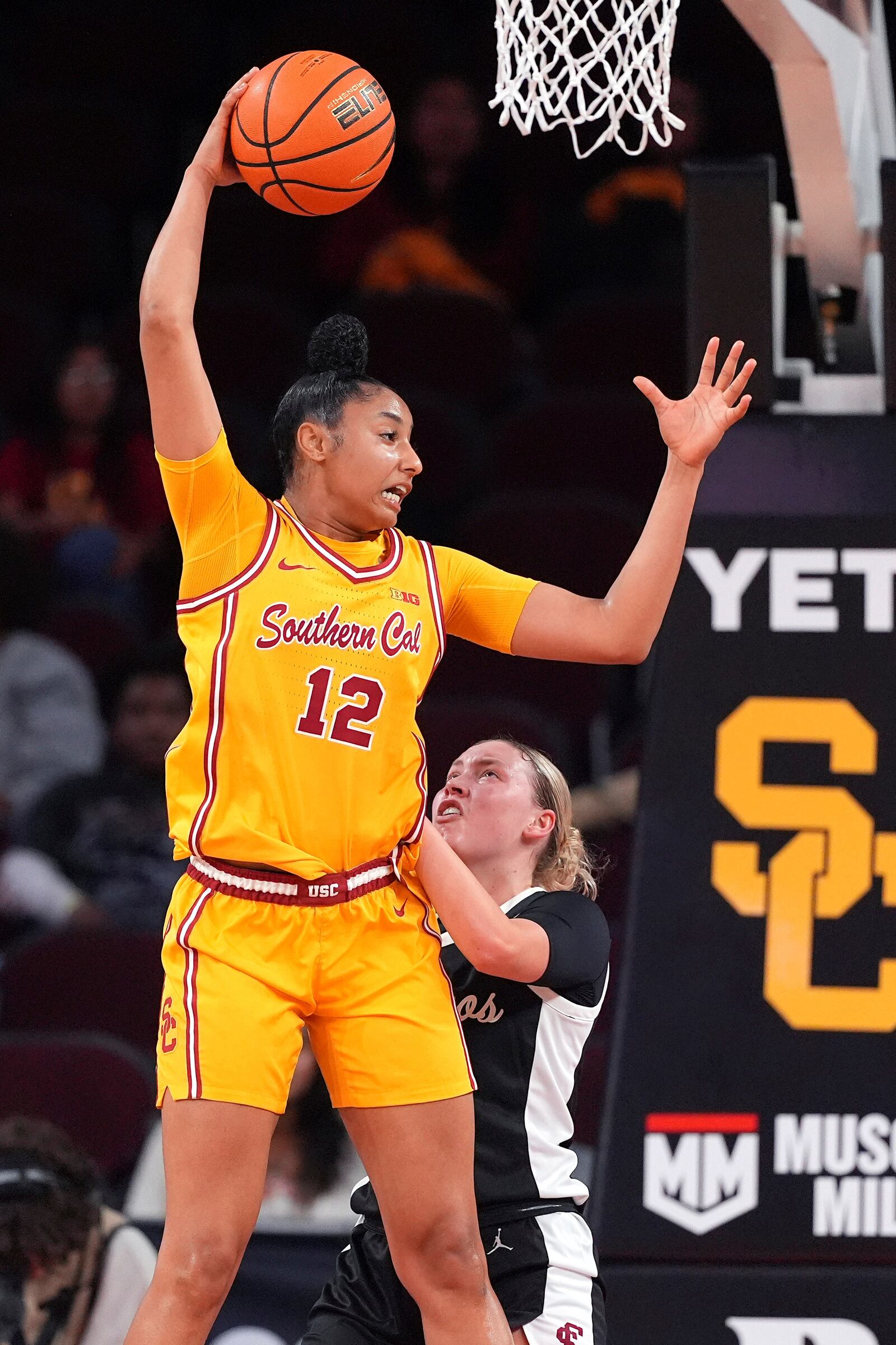 Southern California guard JuJu Watkins, left, catches a pass as Santa Clara guard Hannah Rapp defends during the first half of an NCAA college basketball game, Friday, Nov. 15, 2024, in Los Angeles. (AP Photo/Mark J. Terrill)