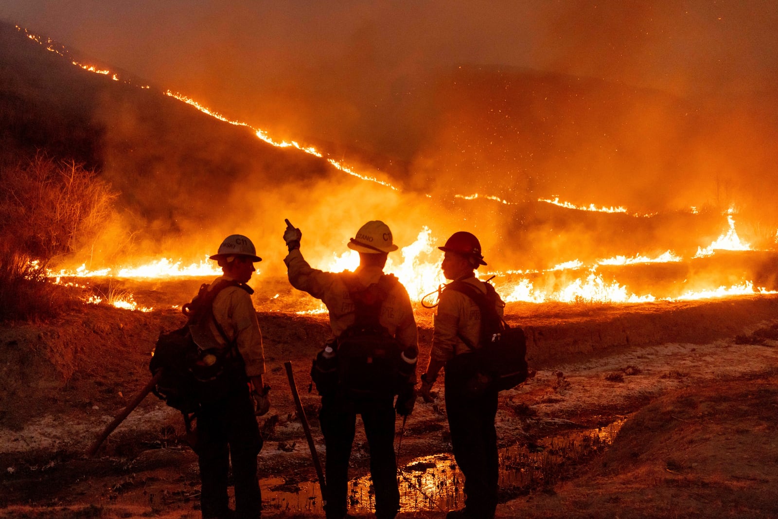 Fire crews battle the Kenneth Fire in the West Hills section of Los Angeles, Thursday, Jan. 9, 2025. (AP Photo/Ethan Swope)