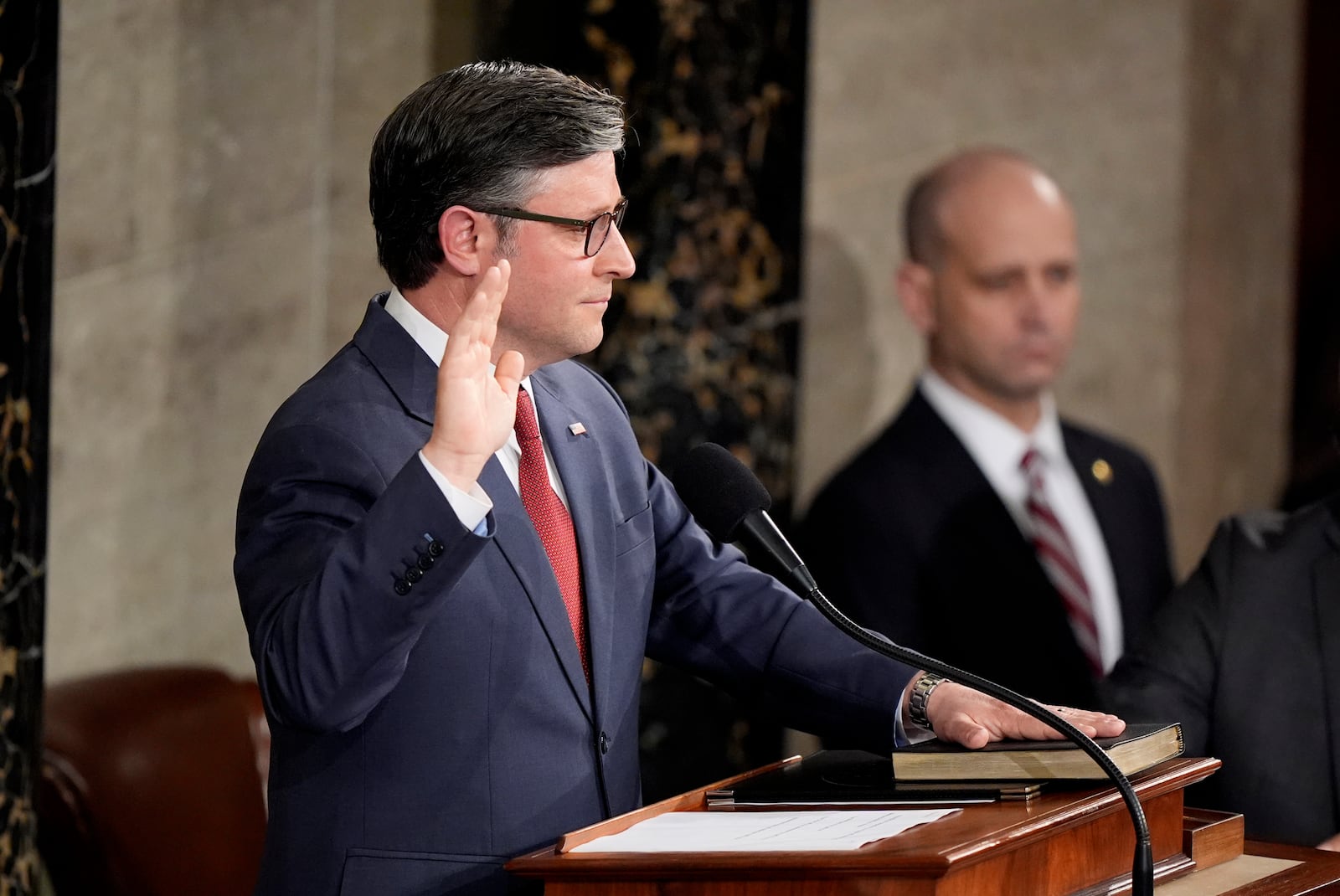 House Speaker Mike Johnson, R-La., takes the oath of office after being re-elected as the House of Representatives meets to elect a speaker and convene the new 119th Congress at the Capitol in Washington, Friday, Jan. 3, 2025.(AP Photo/Mark Schiefelbein)