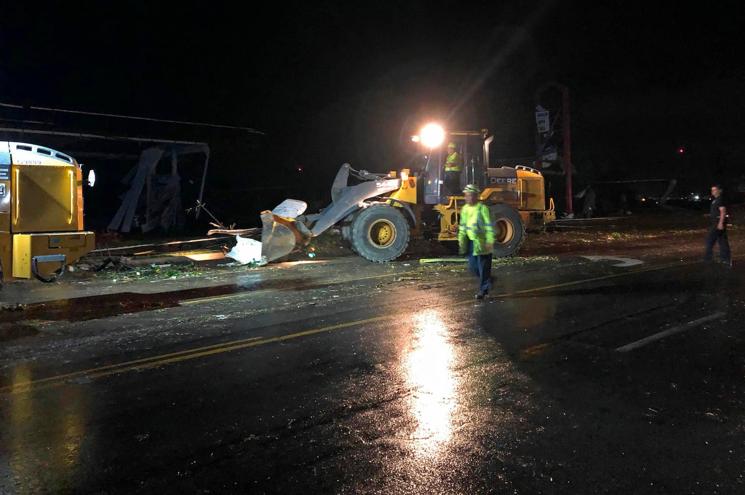 Photos: Deadly tornadoes sweep through Missouri