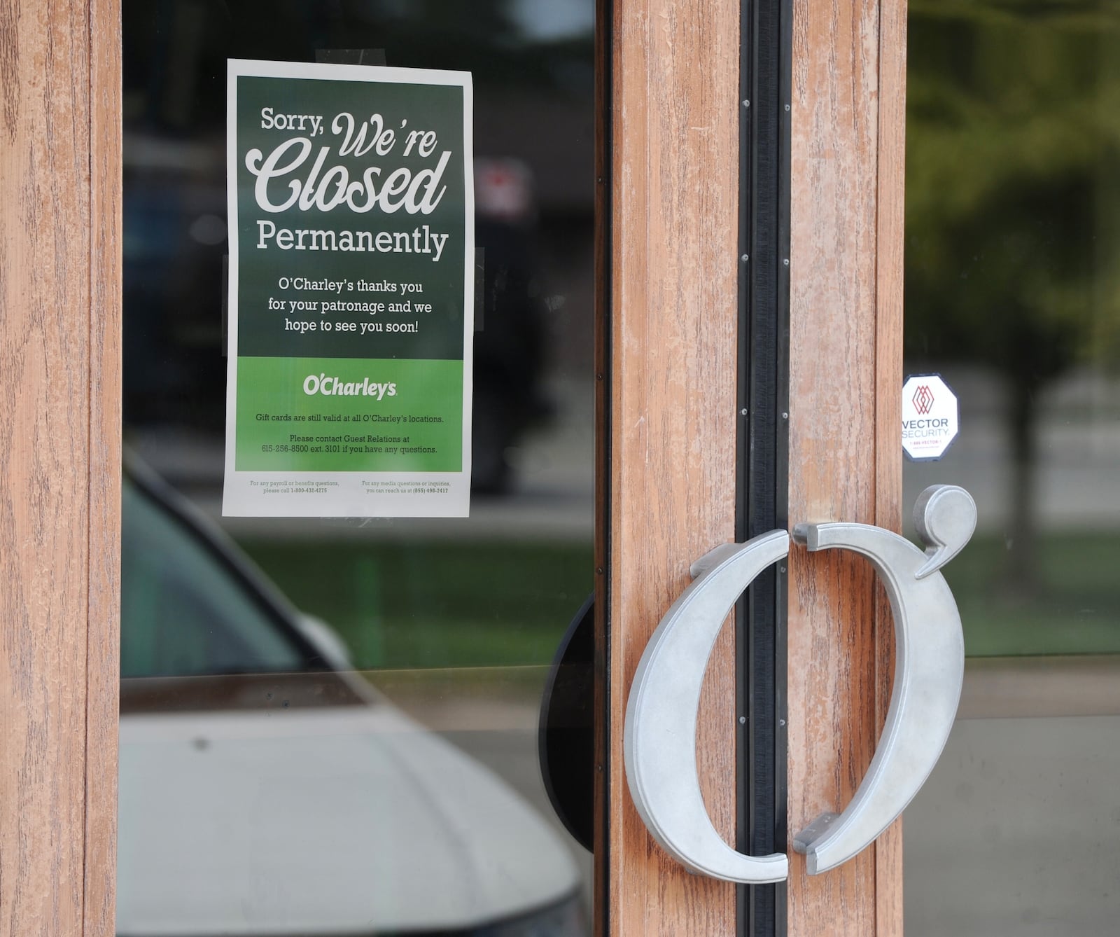 The O'Charley’s restaurant located at 2260 Miamisburg Centerville Road near the Dayton Mall, had a sign on the door Monday, August 21, 2023, saying it was permanently closed. MARSHALL GORBY/STAFF