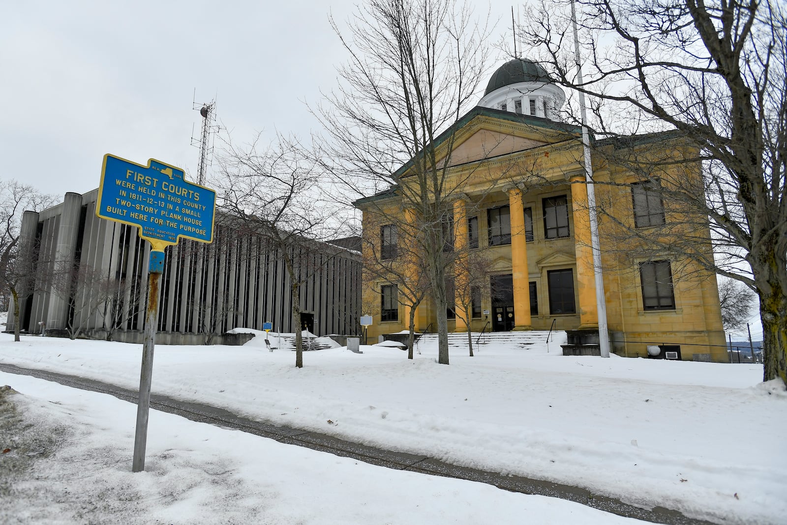 The exterior view is seen of the Chautauqua County Courthouse where the trial of the man charged with attacking author Salmon Rushdie in 2022 is underway in Mayville, N.Y. , Tuesday, Feb. 4, 2025. (AP Photo/Adrian Kraus)