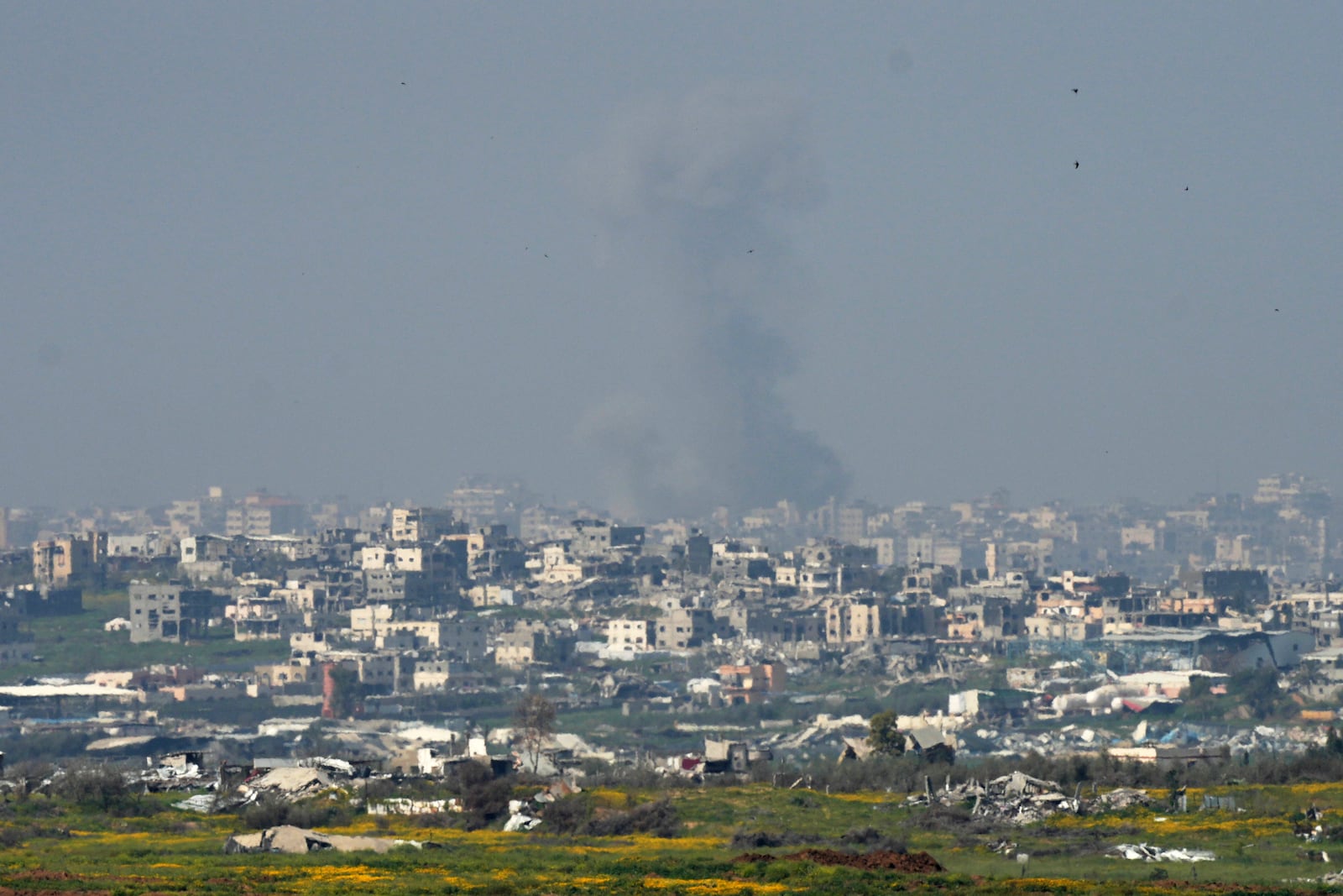 Smoke rises following an Israeli bombardment in the northern Gaza Strip as seen from southern Israel, Tuesday, March 18, 2025. (AP Photo/Ohad Zwigenberg)