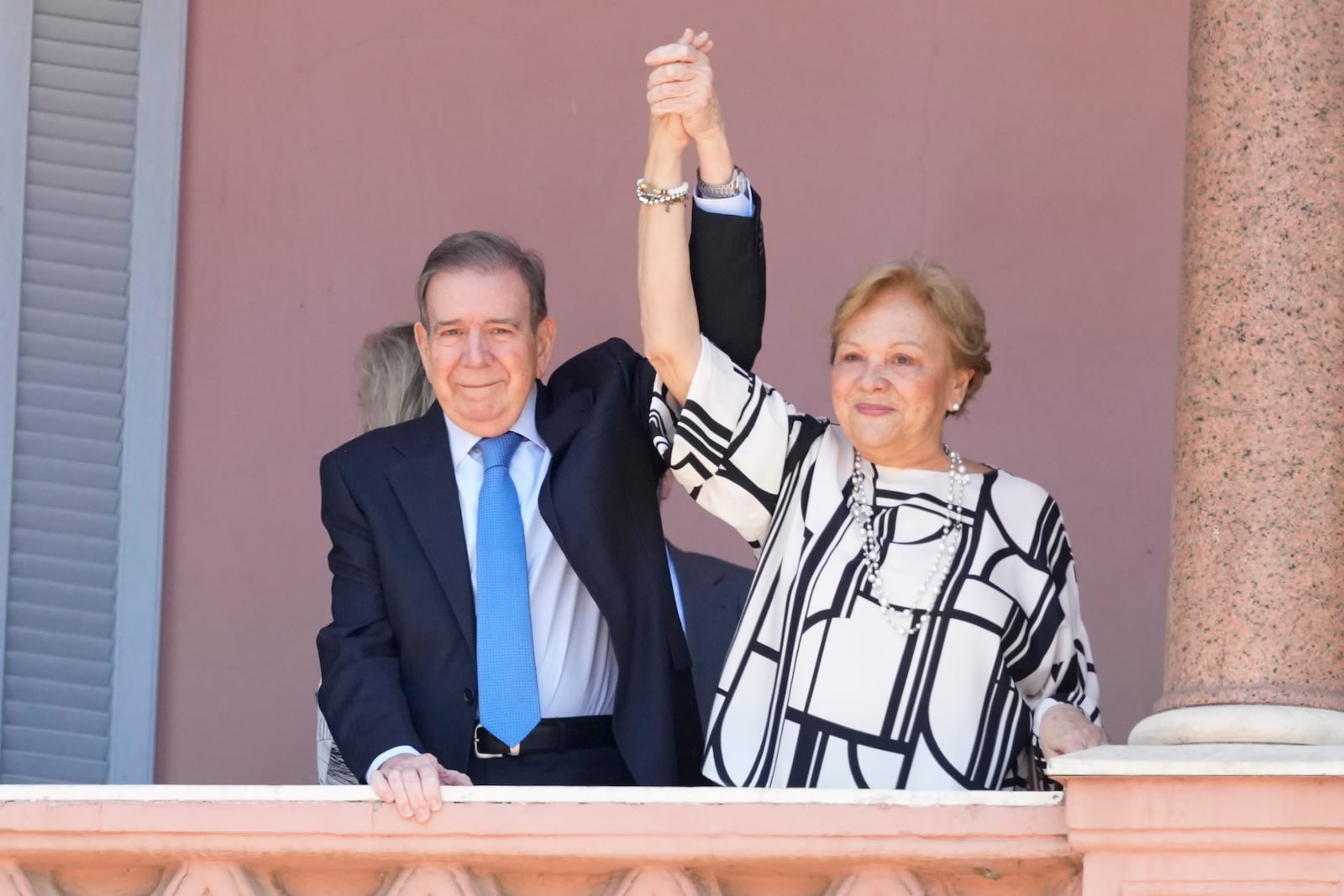 Venezuela's opposition leader Edmundo Gonzalez Urrutia and his wife Mercedes Lopez hold hands from the government house balcony in Buenos Aires, Argentina, Saturday, Jan. 4, 2025. Gonzalez, who claims he won the 2024 presidential election and is recognized by some countries as the legitimate president-elect, traveled from exile in Madrid to Argentina. (AP Photo/Natacha Pisarenko)