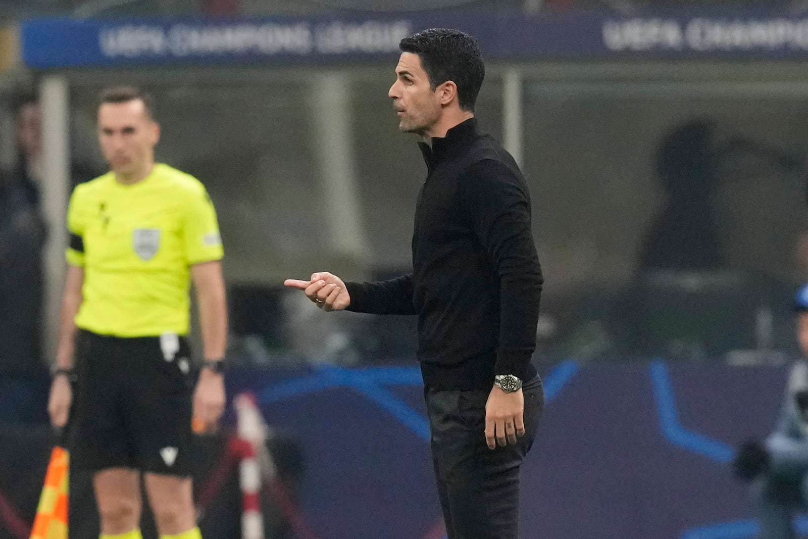 Arsenal's manager Mikel Arteta gives instructions during a Champions League opening phase soccer match between Inter Milan and Arsenal at the San Siro stadium in Milan, Italy, Wednesday, Nov. 6, 2024. (AP Photo/Luca Bruno)