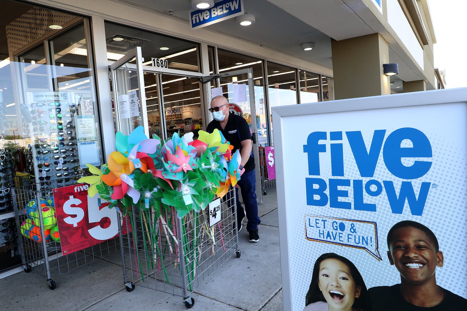 PHOTOS: Some Area Retailers Reopen