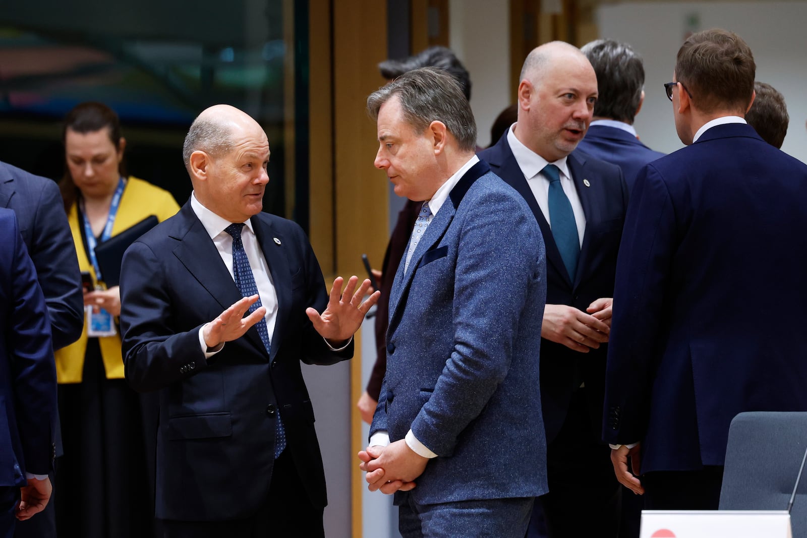 Germany's Chancellor Olaf Scholz, center left, speaks with Belgium's Prime Minister Bart De Wever during a round table meeting at an EU Summit in Brussels, Thursday, March 6, 2025. (AP Photo/Geert Vanden Wijngaert)