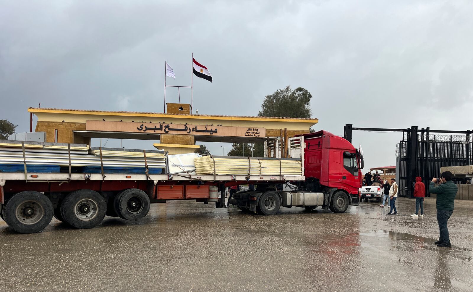 A truck carrying mobile homes crosses the Egyptian side of the Rafah crossing, in preparation for entering Gaza, Thursday, Feb. 20, 2025. (AP Photo/Mohammed Arafat)