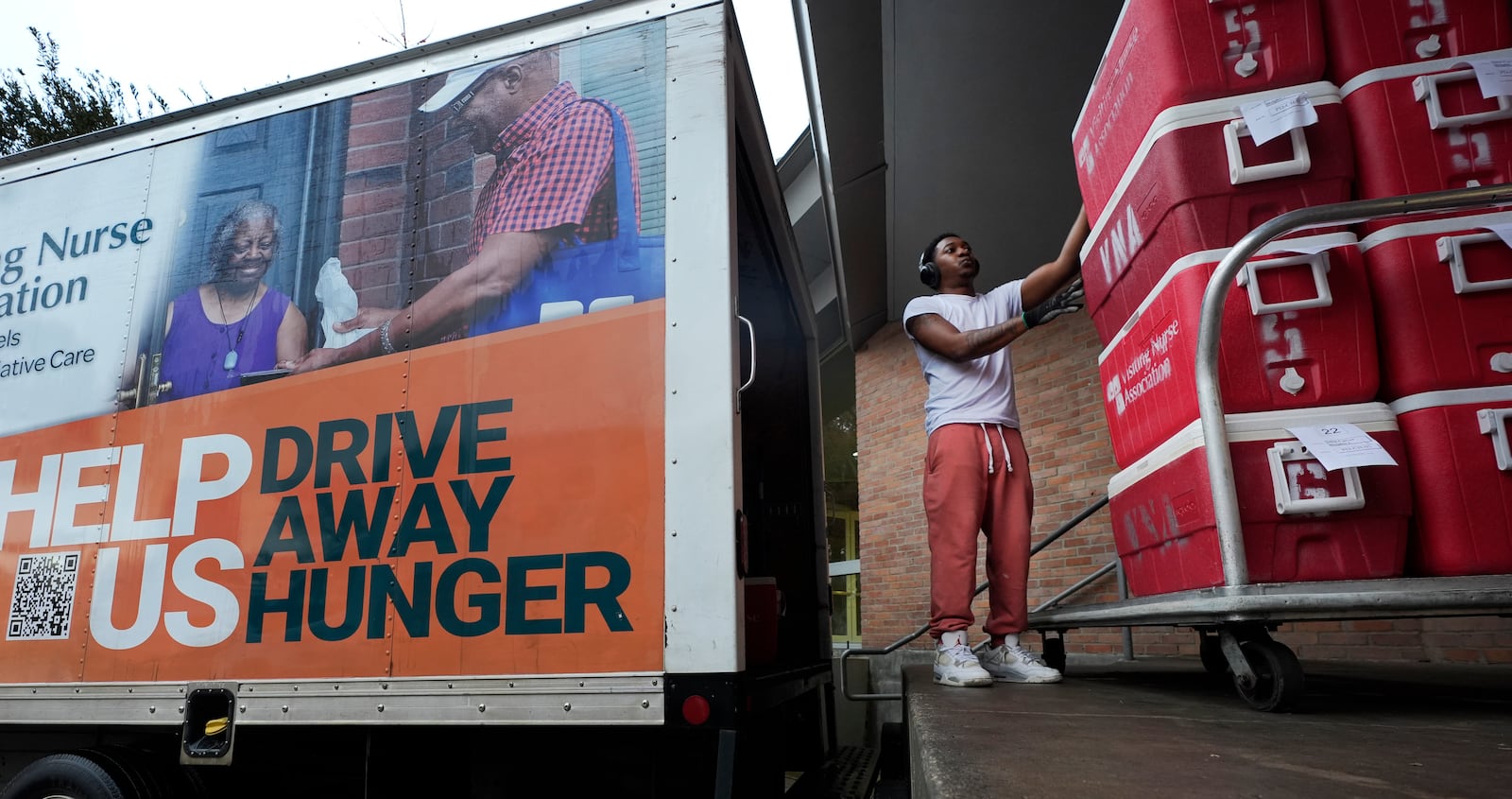 Keyshawn Dixon prepares to load hot food for delivery to the elderly by Meals On Wheels in Dallas, Thursday, Jan. 30, 2025. (AP Photo/LM Otero)