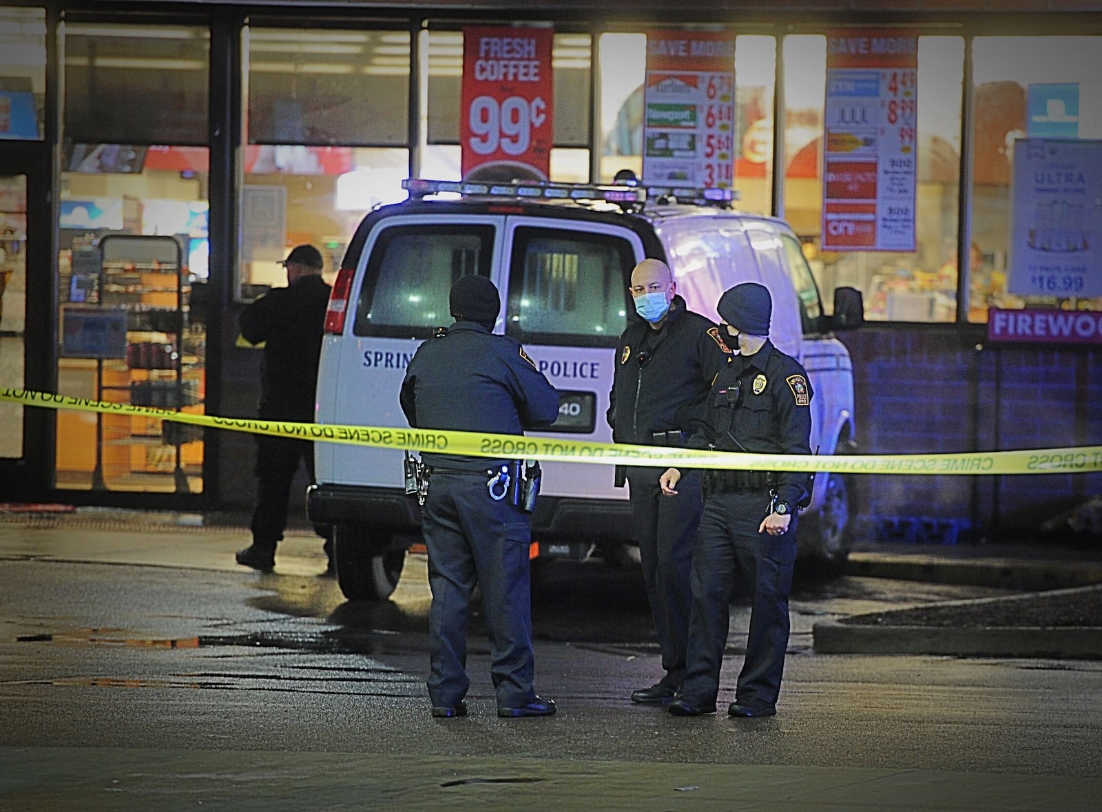 Springfield Police respond to a Speedway gas station at N. Limestone Street and E. McCreight Avenue on a reported shooting.