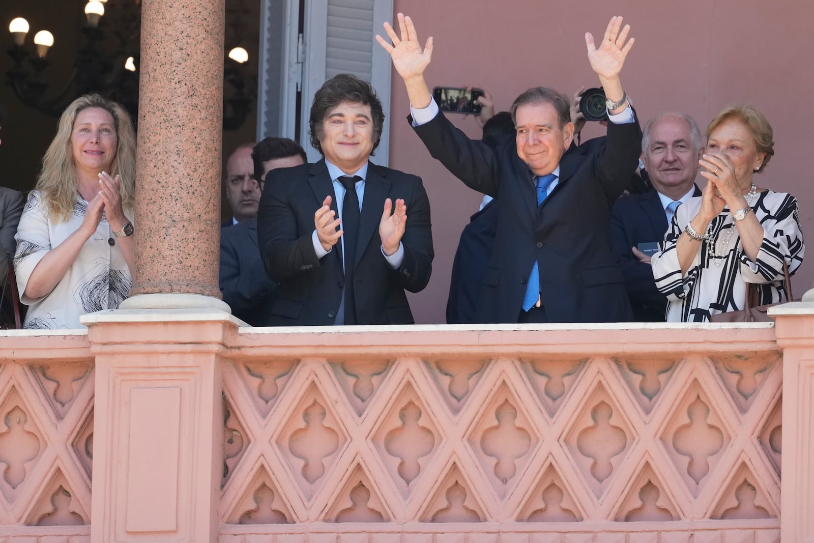 Venezuela's opposition leader Edmundo Gonzalez Urrutia, center right, and Argentine President Javier Milei wave to supporters from the government house in Buenos Aires, Argentina, Saturday, Jan. 4, 2025. Gonzalez, who claims he won the 2024 presidential election and is recognized by some countries as the legitimate president-elect, traveled from exile in Madrid to Argentina. (AP Photo/Natacha Pisarenko)