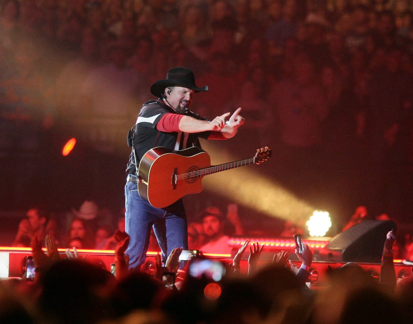 GLENDALE, ARIZONA - MARCH 23: Garth Brooks performs at State Farm Stadium on March 23, 2019 in Glendale, Arizona. (Photo by John Medina/Getty Images)