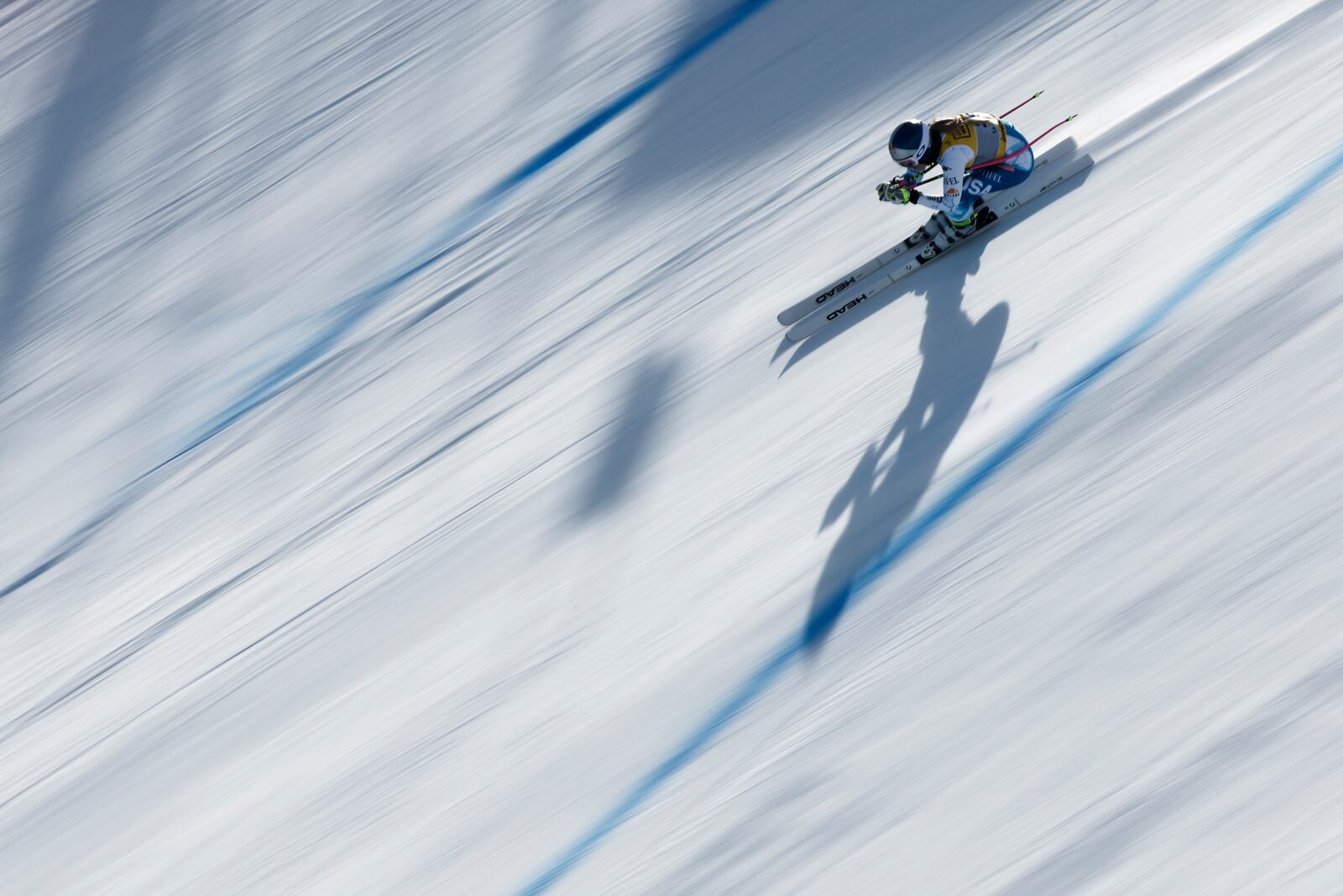 United States' Lindsey Vonn speeds down the course during a women's downhill training, at the Alpine Ski World Championships, in Saalbach-Hinterglemm, Austria, Friday, Feb. 7, 2025. (AP Photo/Gabriele Facciotti)