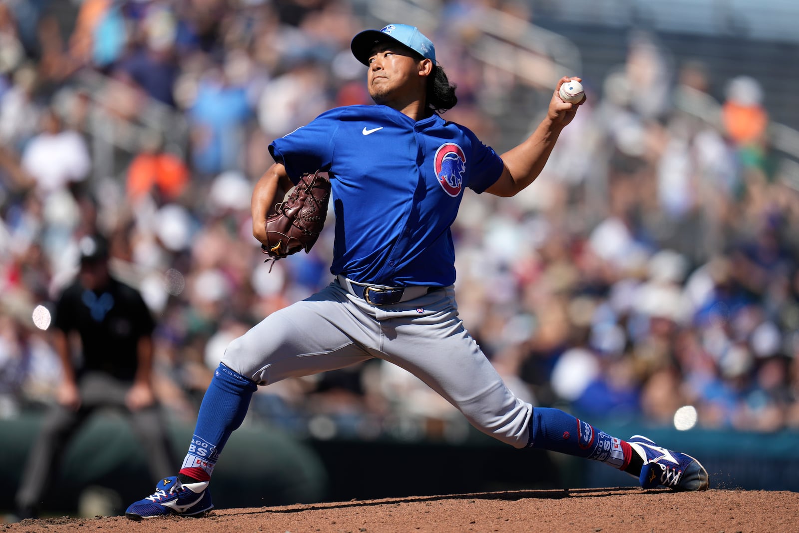 Chicago Cubs pitcher Shota Imanaga, of Japan, throws against the San Francisco Giants during the first inning of a spring training baseball game, Wednesday, Feb. 26, 2025, in Scottsdale, Ariz. (AP Photo/Ross D. Franklin)