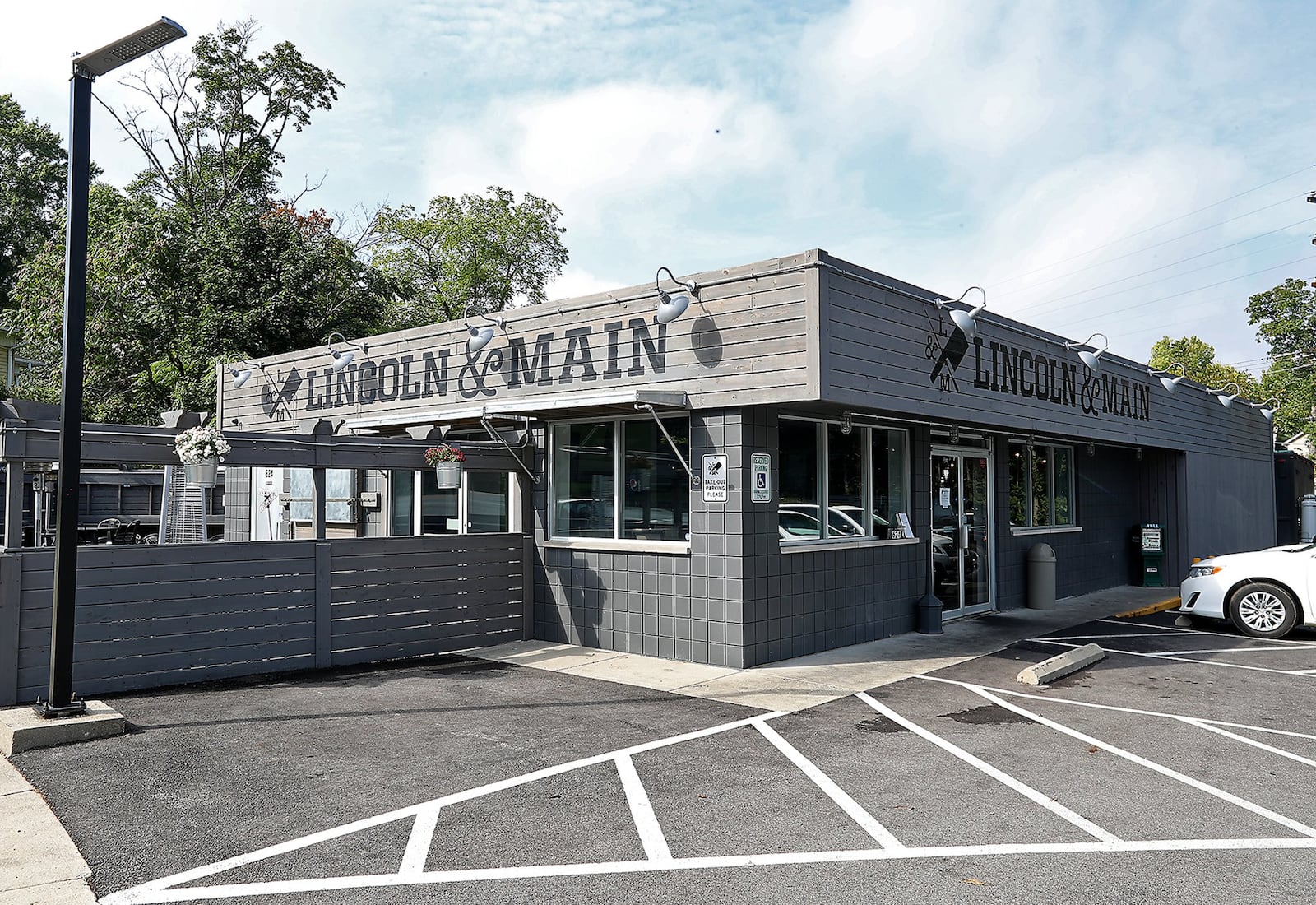 The new Lincoln & Main Gastropub in Urbana. BILL LACKEY/STAFF