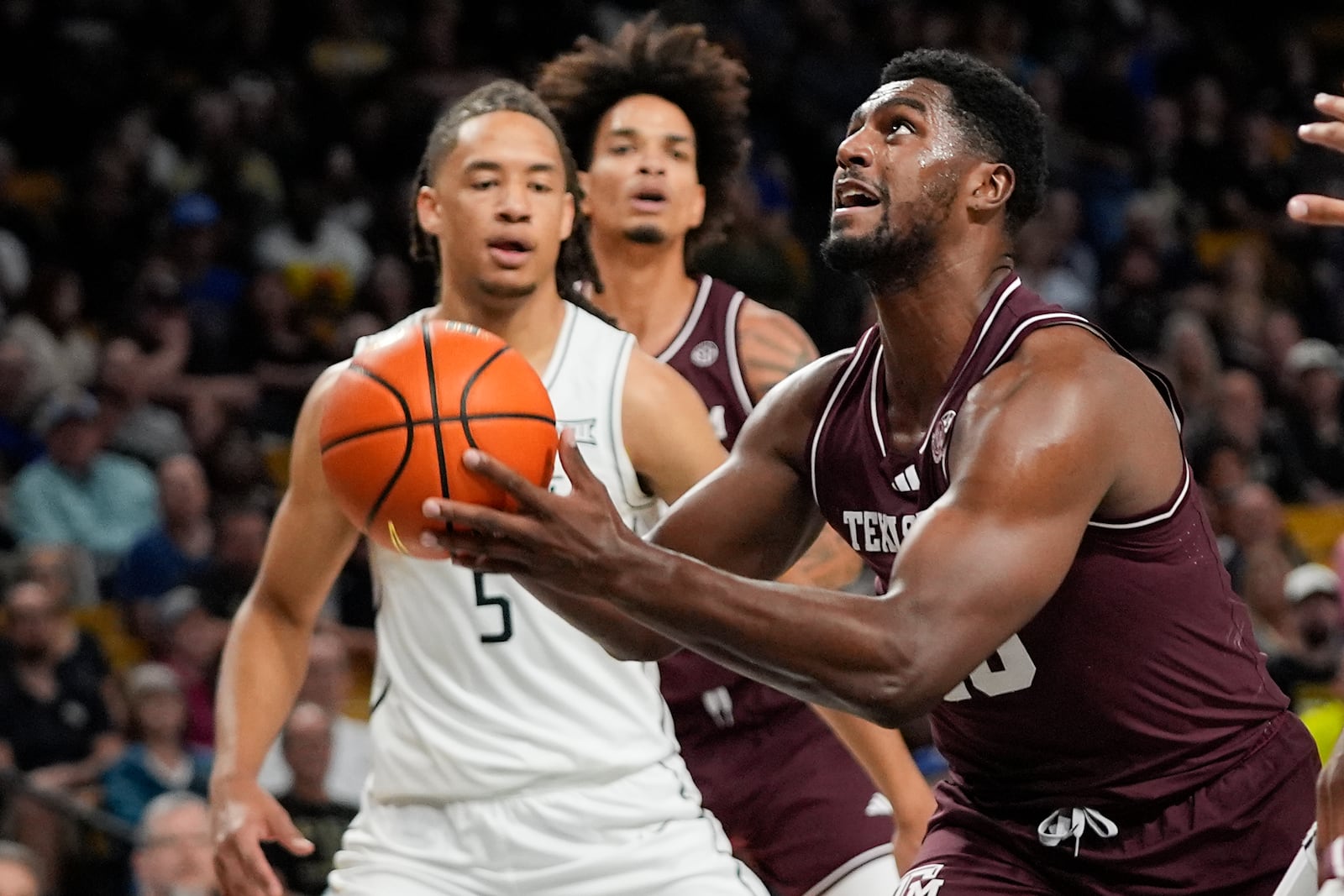 Texas A&M forward Henry Coleman III, right, looks to shoot past Central Florida's Benny Williams (5) during the first half of an NCAA college basketball game, Monday, Nov. 4, 2024, in Orlando, Fla. (AP Photo/John Raoux)