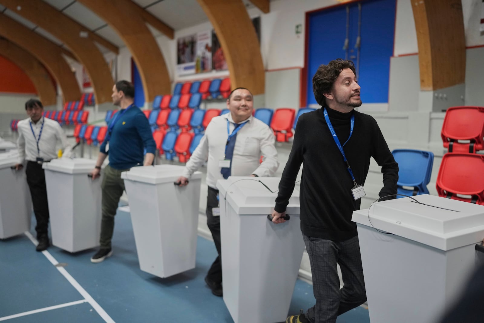 Electoral workers transport ballot boxes to be counted in parliamentary elections in Nuuk, Greenland, Tuesday, March 11, 2025. (AP Photo/Evgeniy Maloletka)