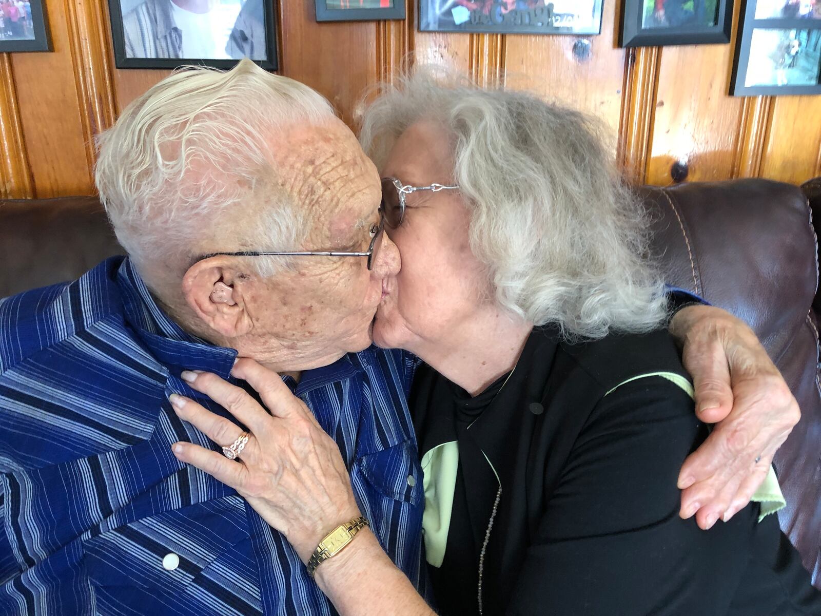 Harry Ward and his new bride, Jeanette Bowman Ward, share a kiss on Tuesday, one day after they were married. RICK McCRABB/STAFF