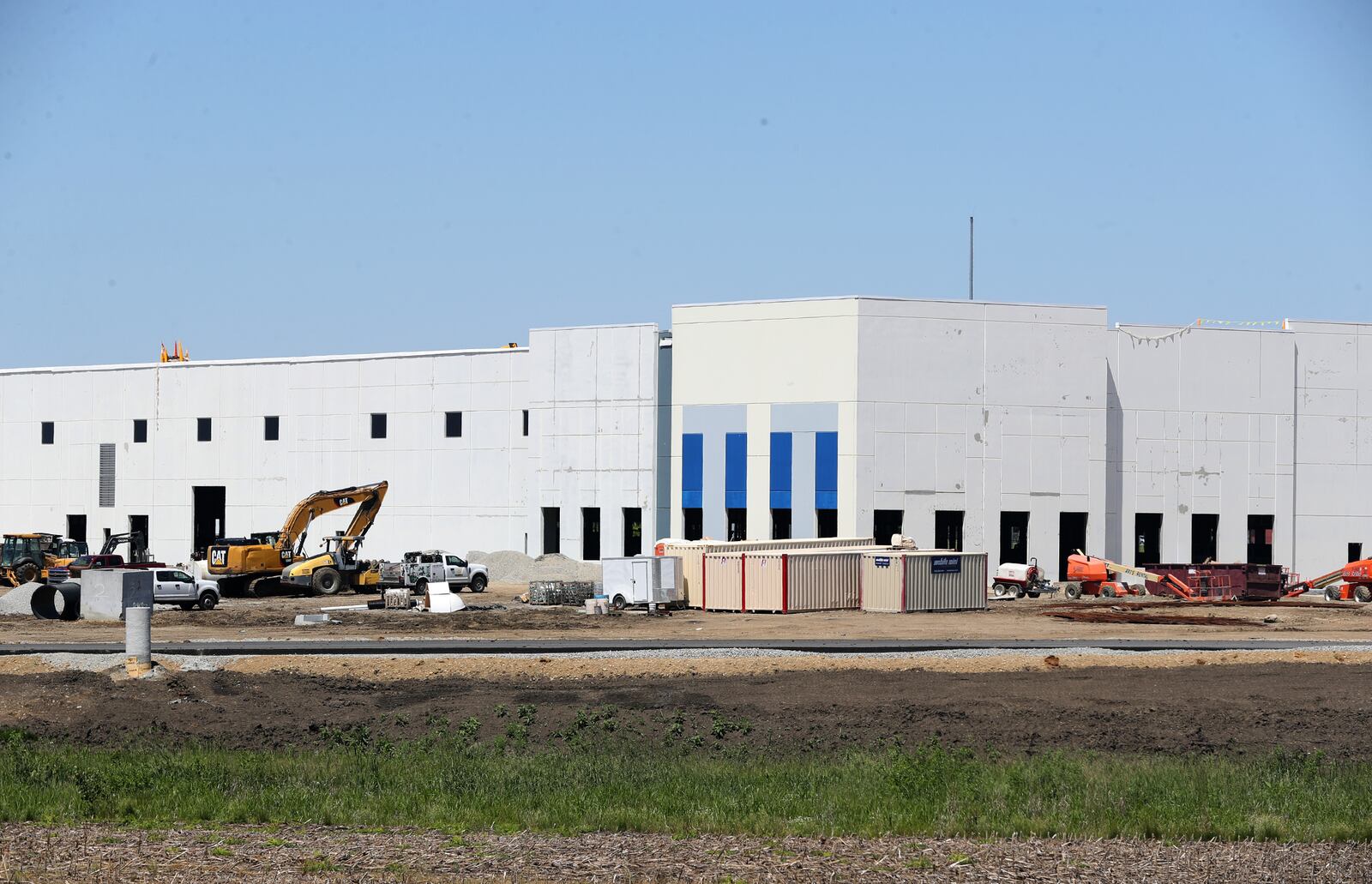 Construction of the Gabe's Distribution Center continues in the Prime Ohio II industrial park. BILL LACKEY/STAFF